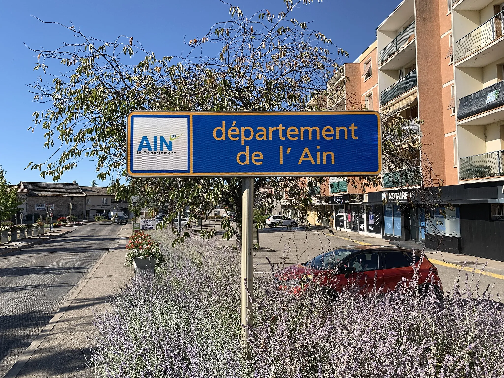 Photo showing: Panneau d'entrée dans le département de l'Ain, rue du Bugey, Loyettes.