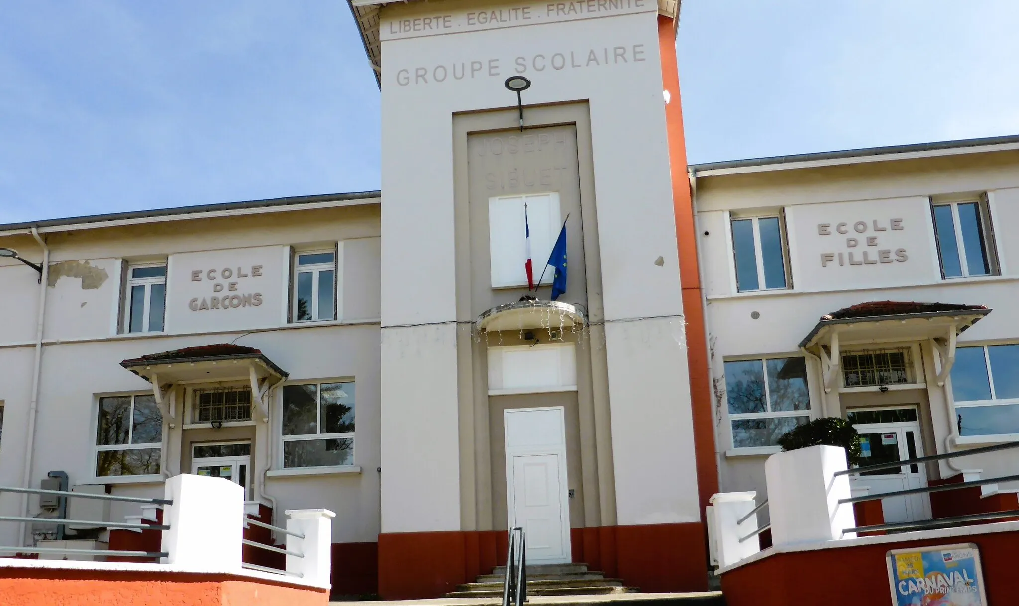 Photo showing: ancienne école J Sibuet