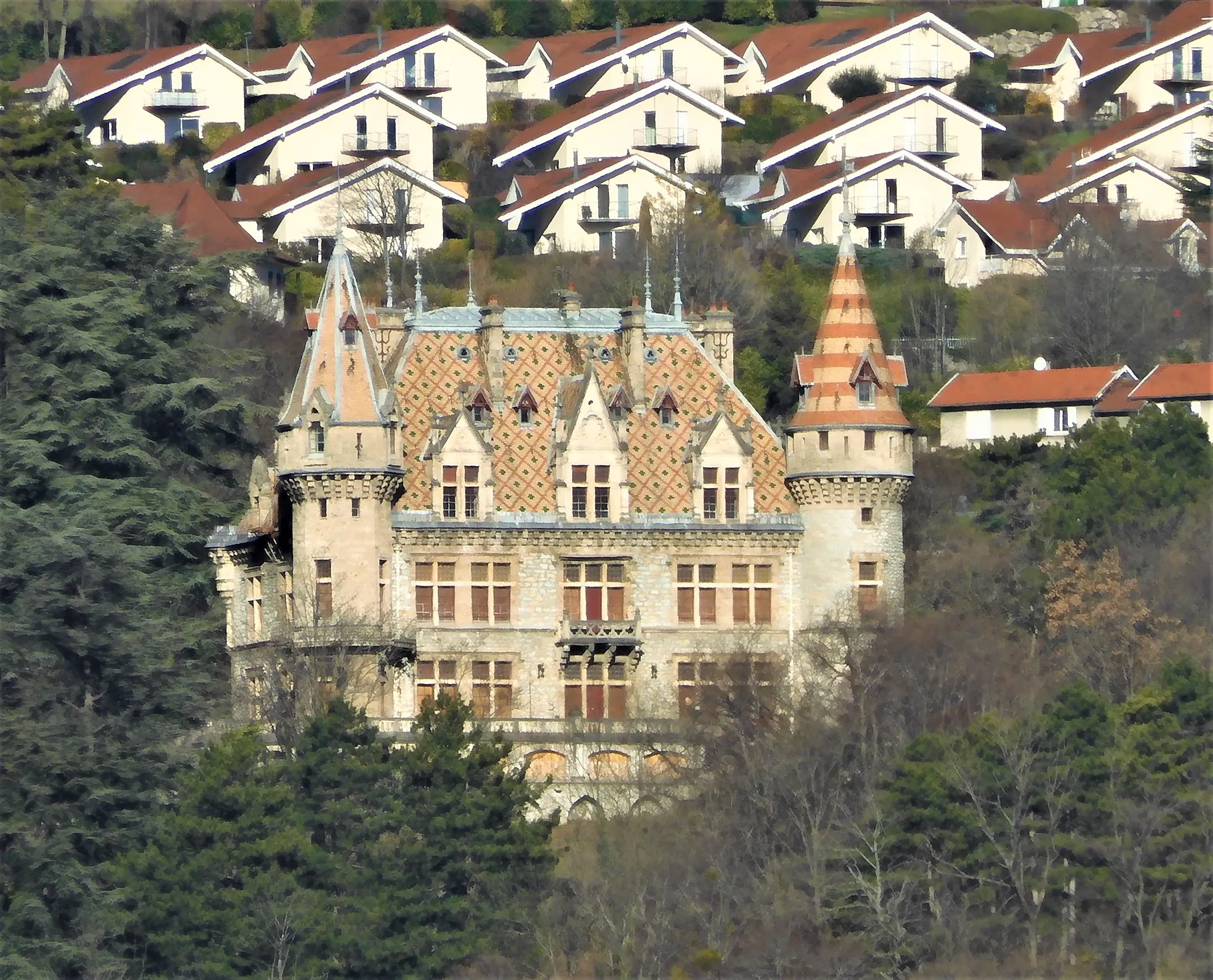 Photo showing: Château de Beaurevoir et les Côtes de Sassenage en février 2022