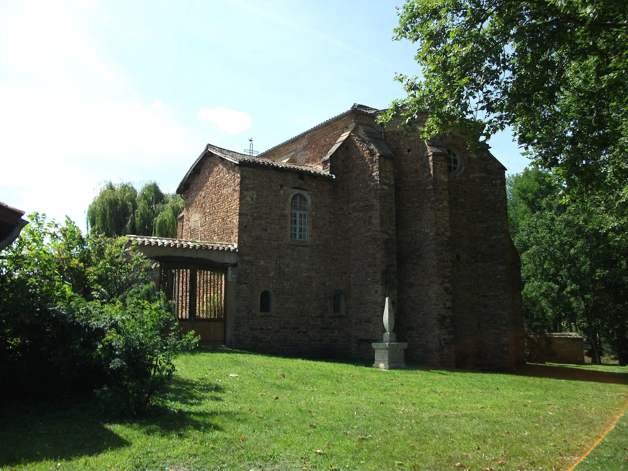 Photo showing: Chateau de Laye, St georges de Reneins, France, Church, back view