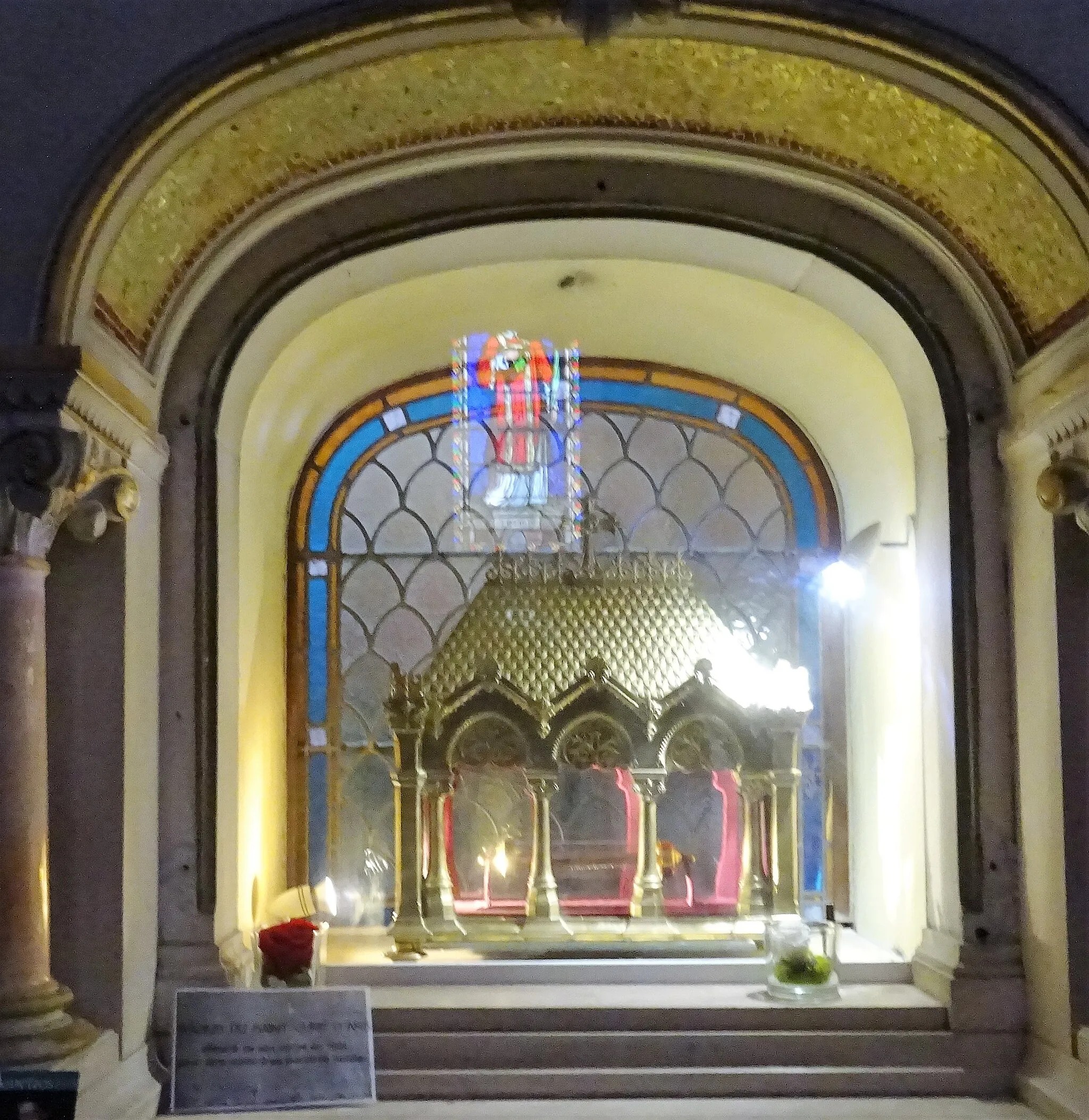 Photo showing: autel reliquaire partie supérieure