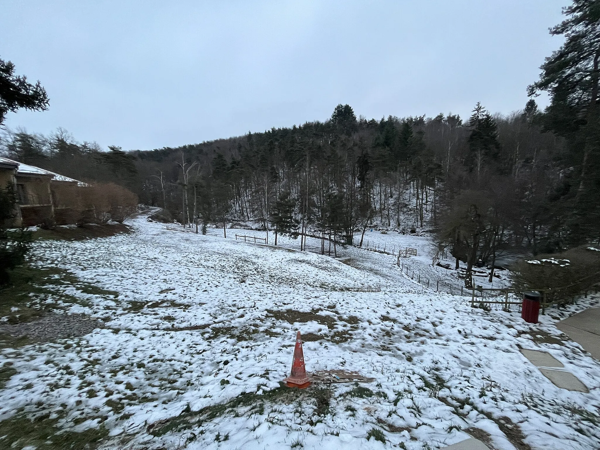 Photo showing: Vue de la vallée au bas de L'Orée du Bois (Saint-Martin-en-Haut) janvier 2023.