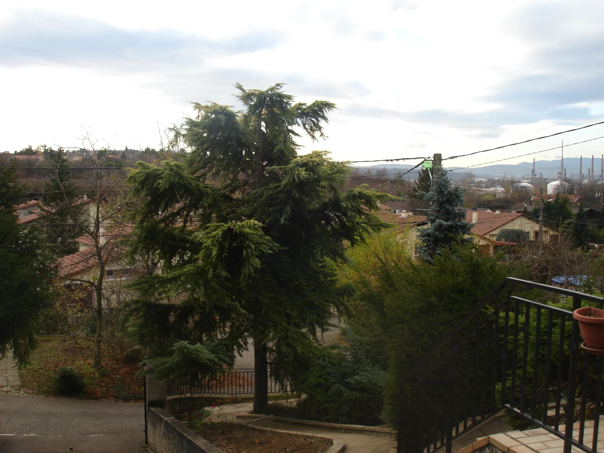 Photo showing: Feyzin : Vue de Feyzin le haut à la limite de Vénissieux