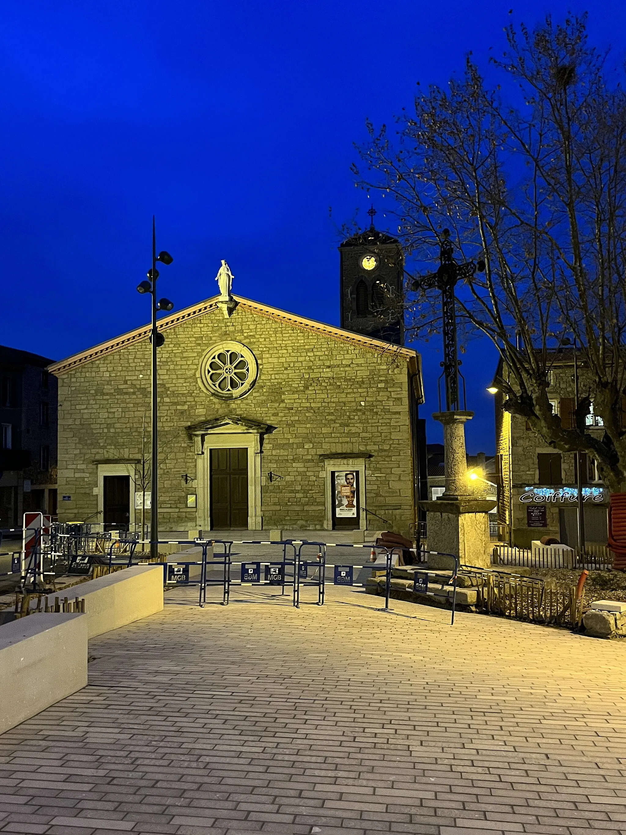Photo showing: Église Saint-Julien de Soucieu-en-Jarrest en janvier 2023.