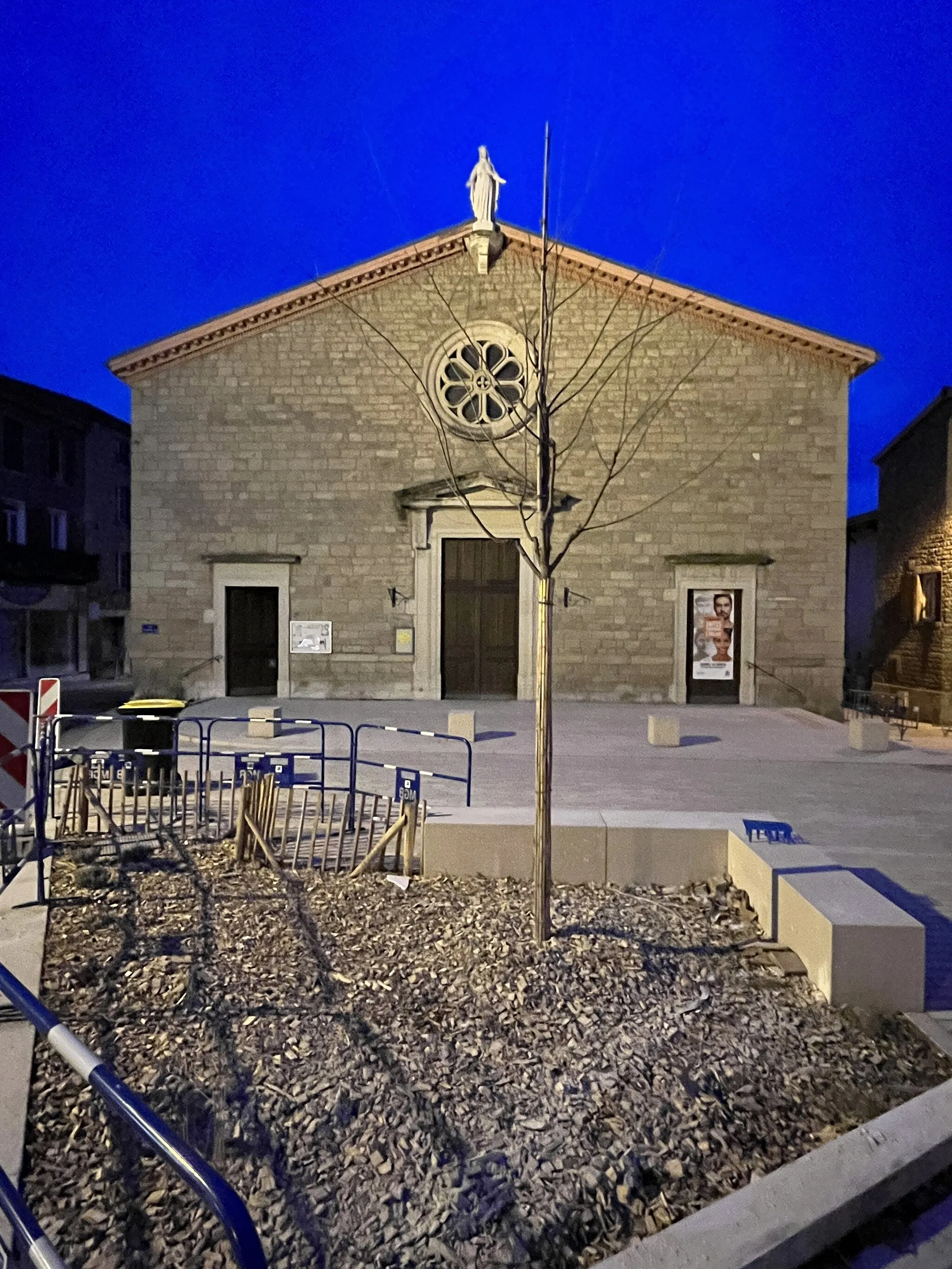 Photo showing: Église Saint-Julien de Soucieu-en-Jarrest en janvier 2023.