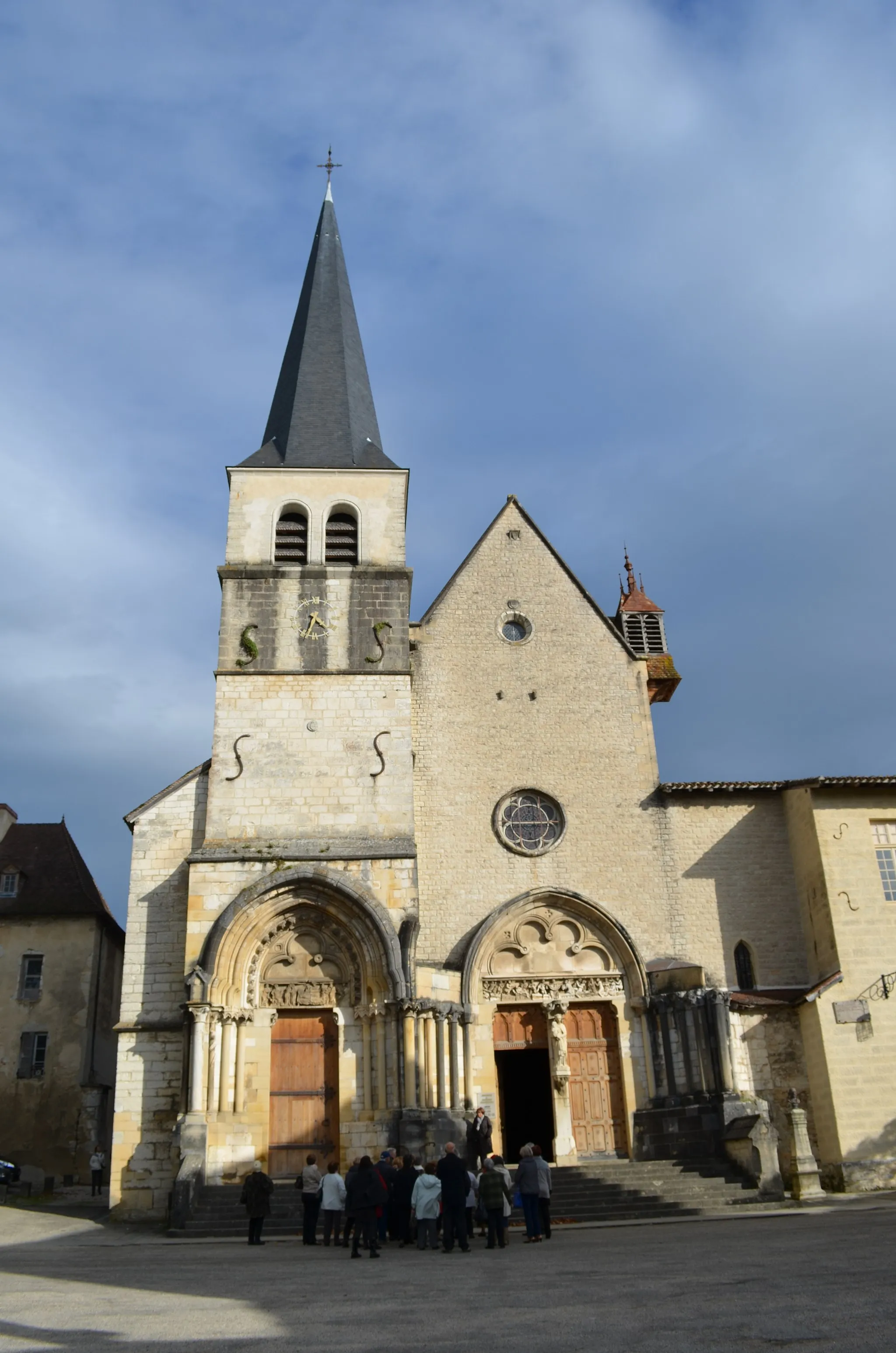 Photo showing: Exterior of abbatiale Notre-Dame d'Ambronay.