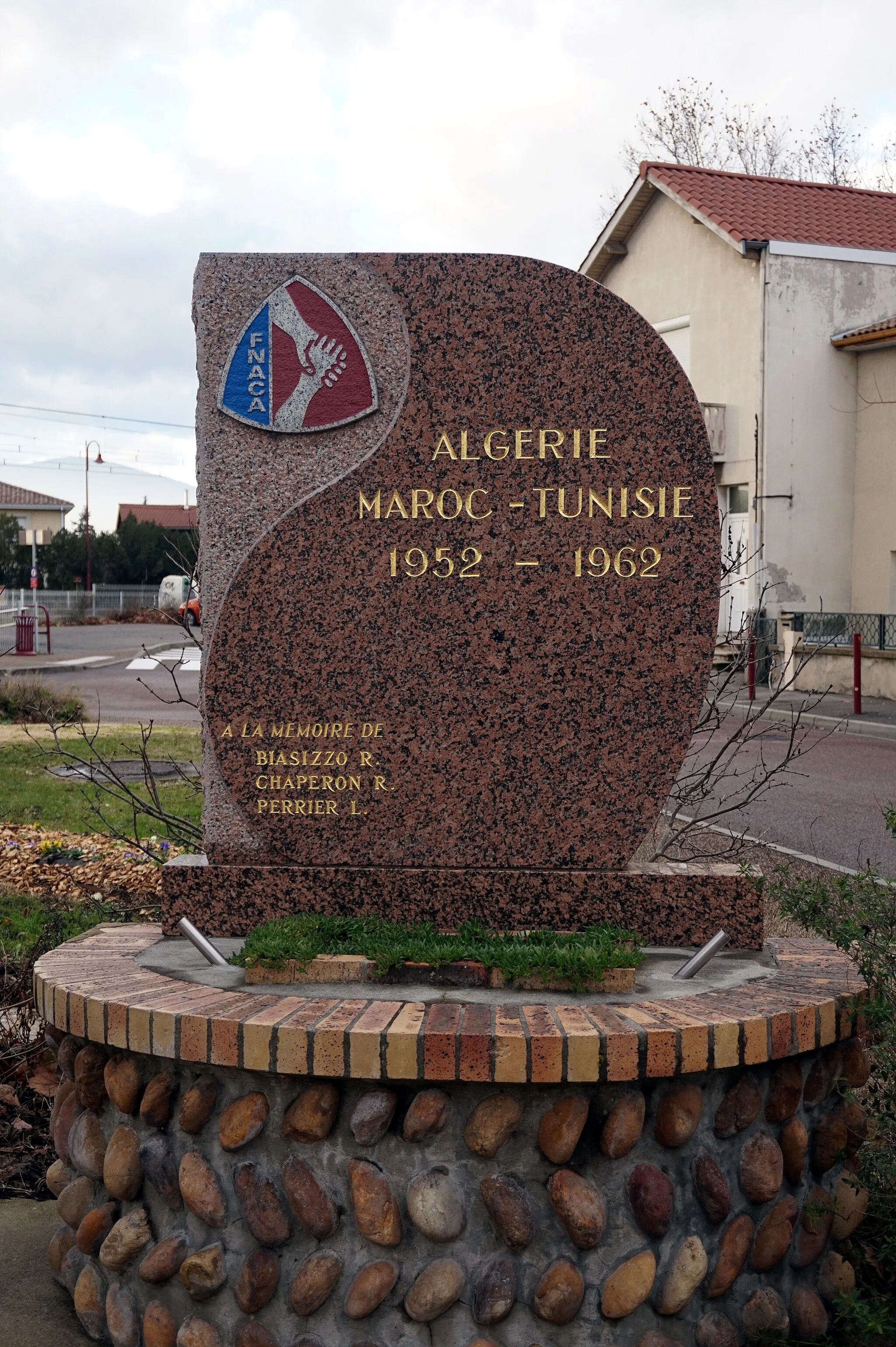 Photo showing: Monument aux morts lors des conflits pour l'indépendance de l'Algérie, le Maroc et la Tunisie, entre 1952 et 1962.