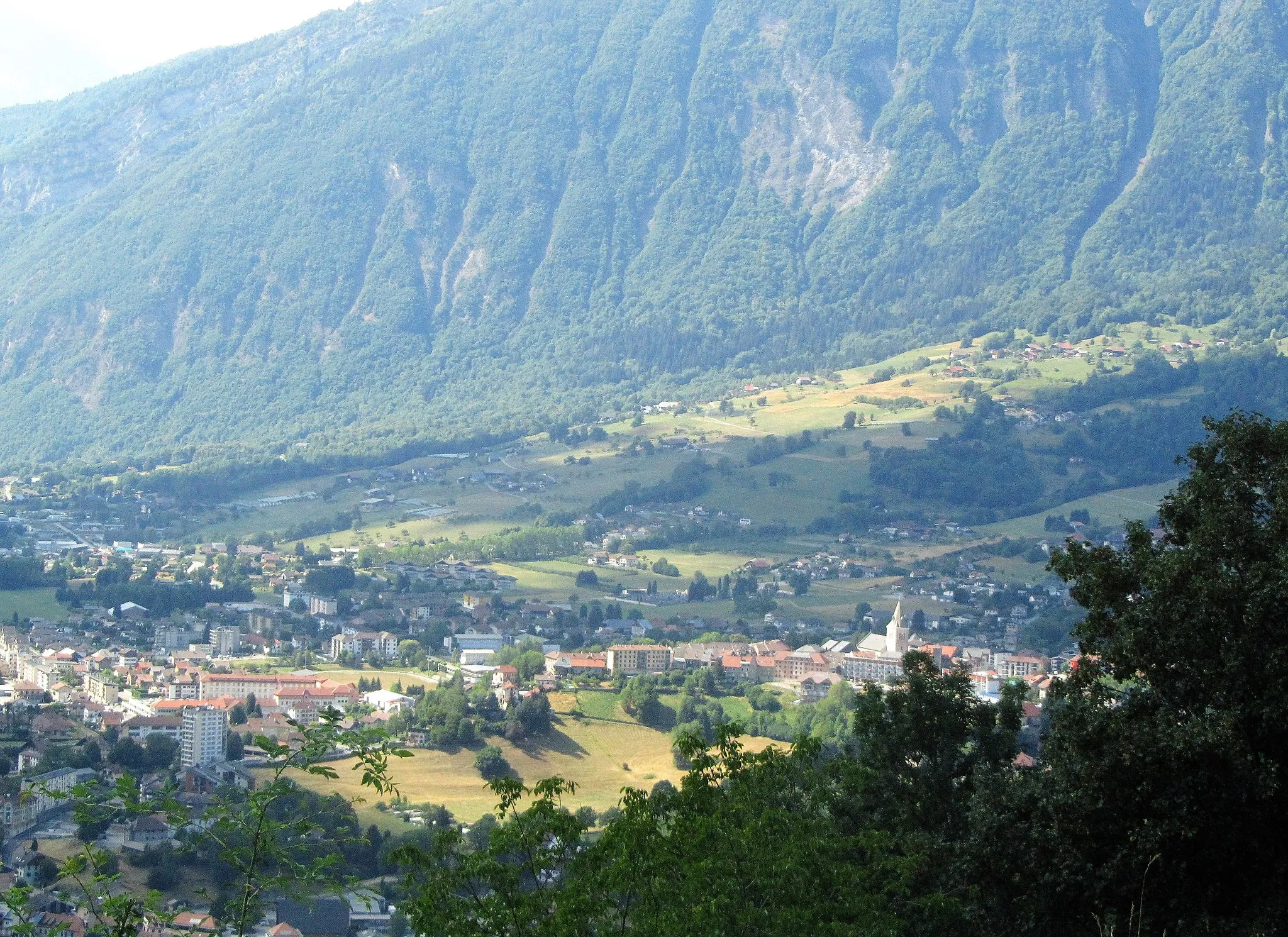Photo showing: l'adret d'Ugine depuis le bourg