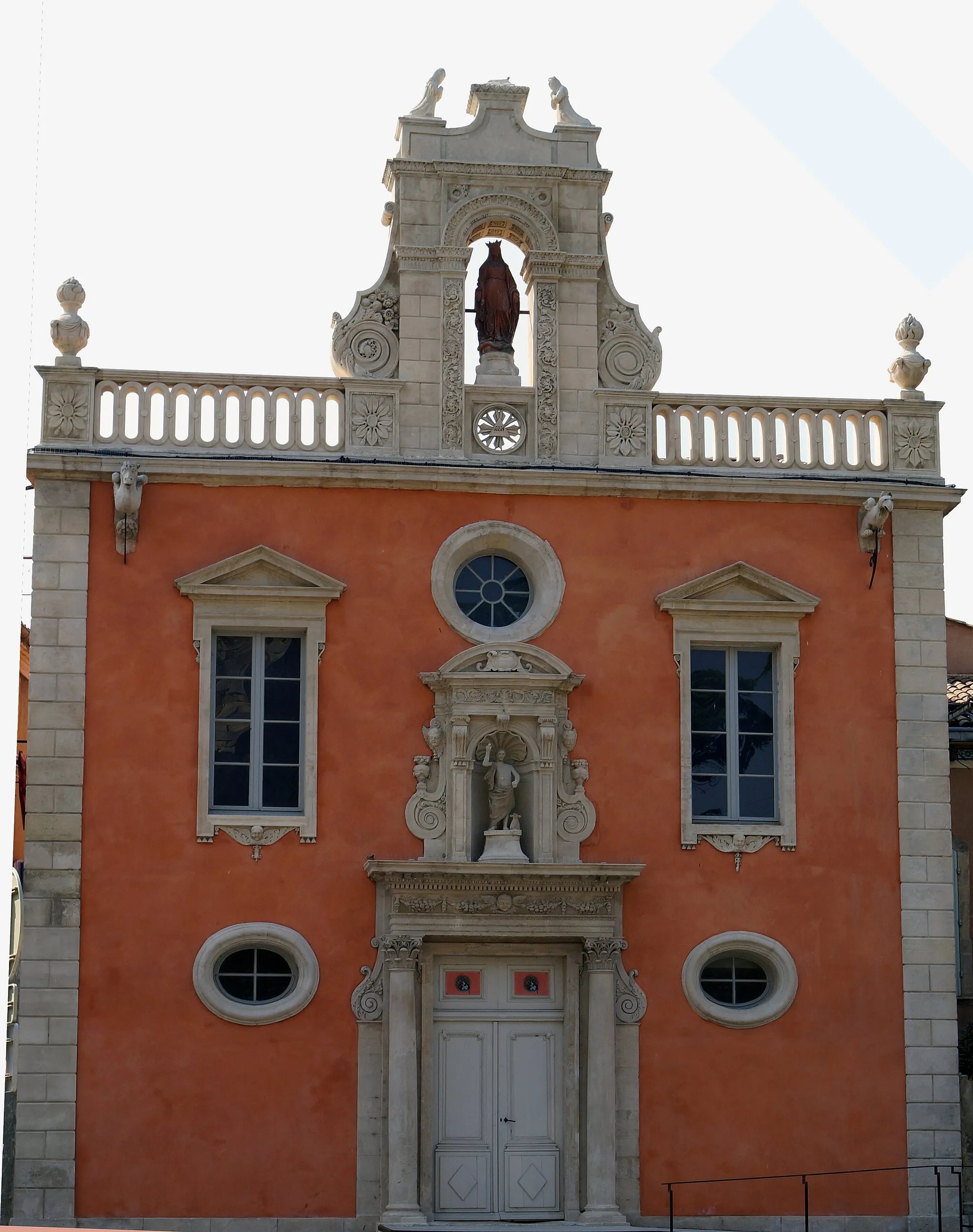 Photo showing: This building is indexed in the base Mérimée, a database of architectural heritage maintained by the French Ministry of Culture, under the reference PA00103159 .