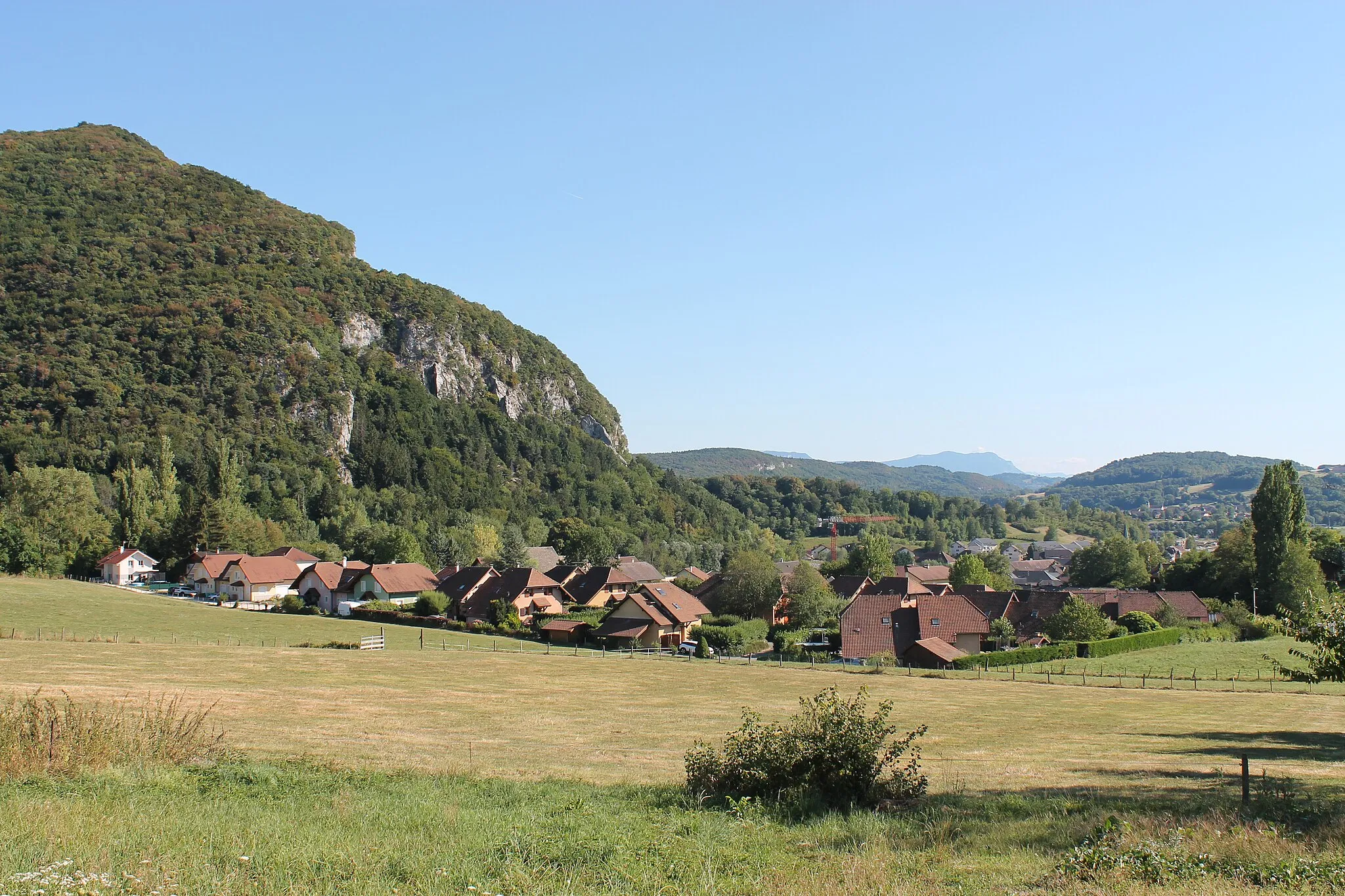 Photo showing: Vue sur La Balme-de-Sillingy (août 2018).