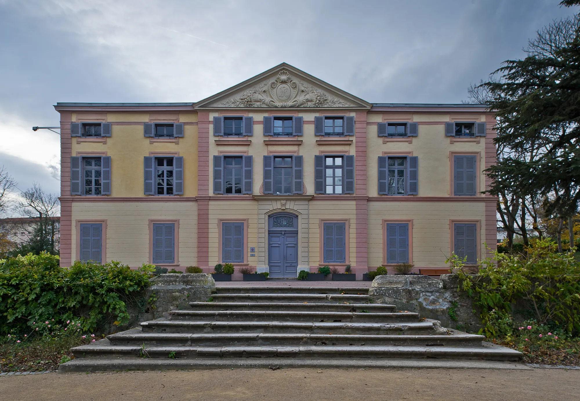 Photo showing: This building is indexed in the base Mérimée, a database of architectural heritage maintained by the French Ministry of Culture, under the reference PA00117767 .