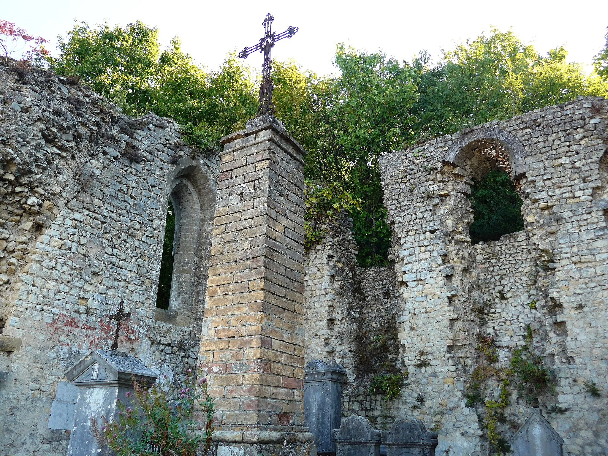 Photo showing: This building is indexed in the base Mérimée, a database of architectural heritage maintained by the French Ministry of Culture, under the reference PA00116973 .