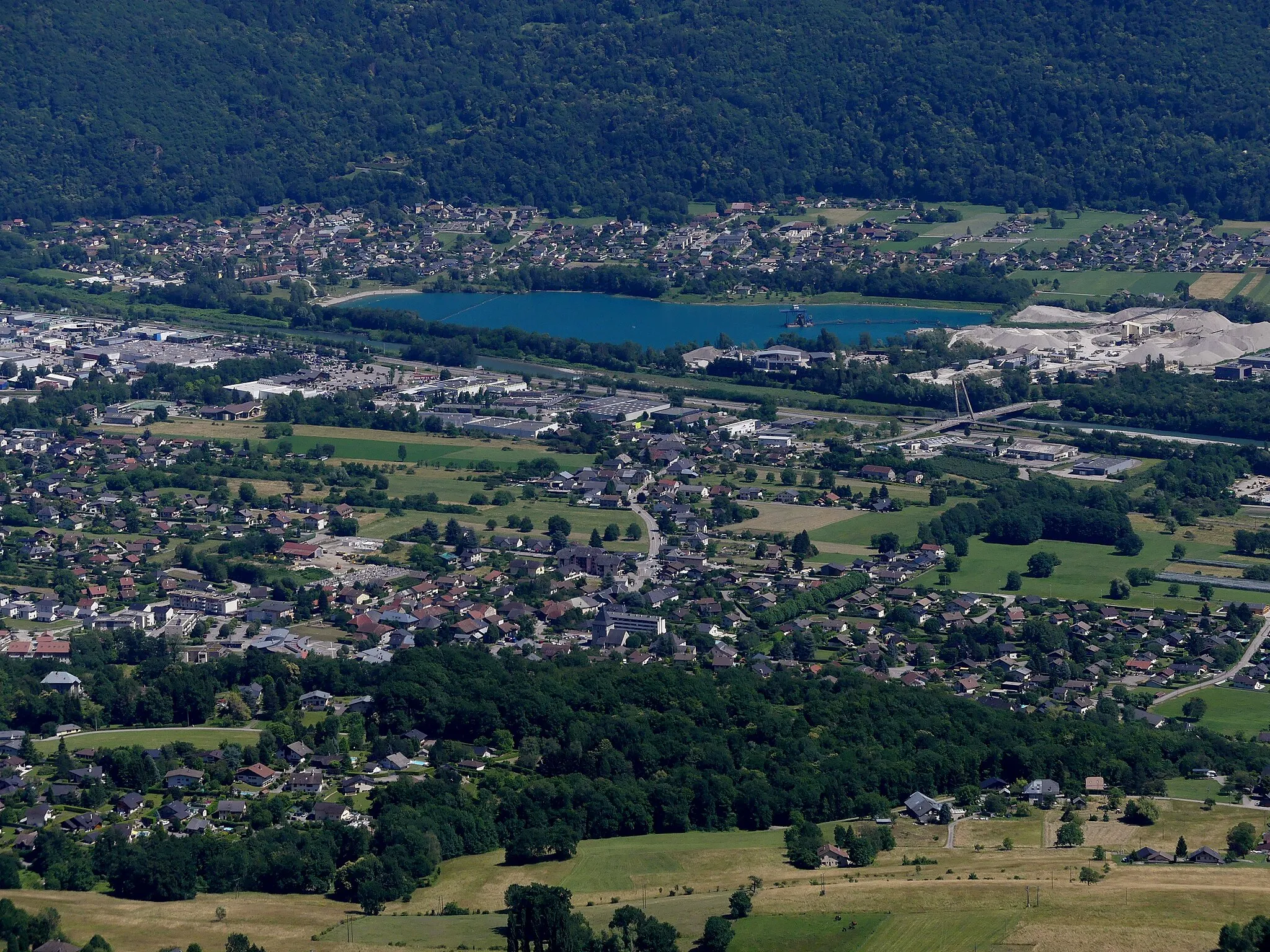 Photo showing: Sight, from Tamié fortification, of Gilly-sur-Isère and Grignon communes, near Albertville, Savoie, France.