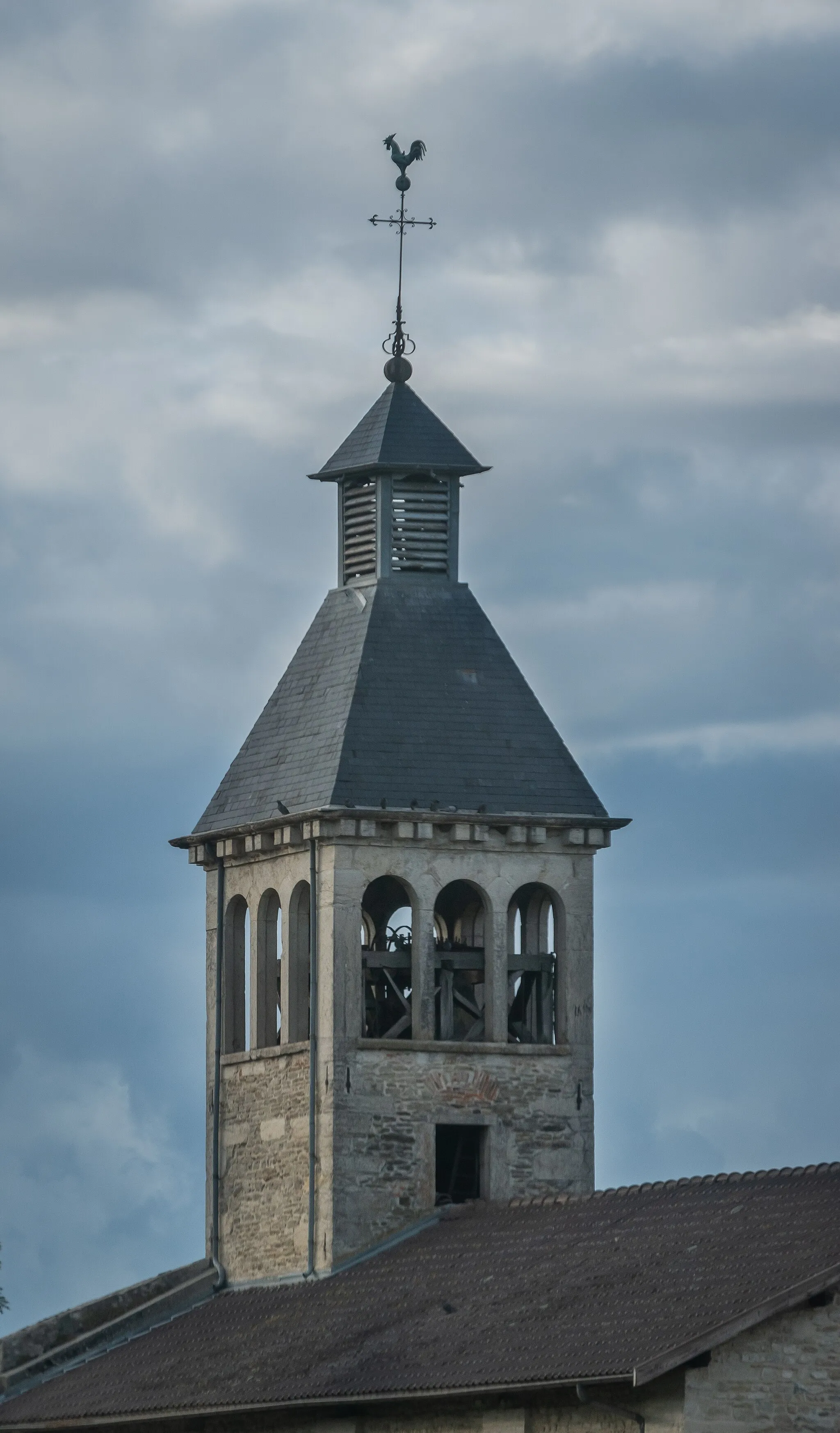 Photo showing: Bell tower of the Saint Savin church in Saint-Savin, Isère, France