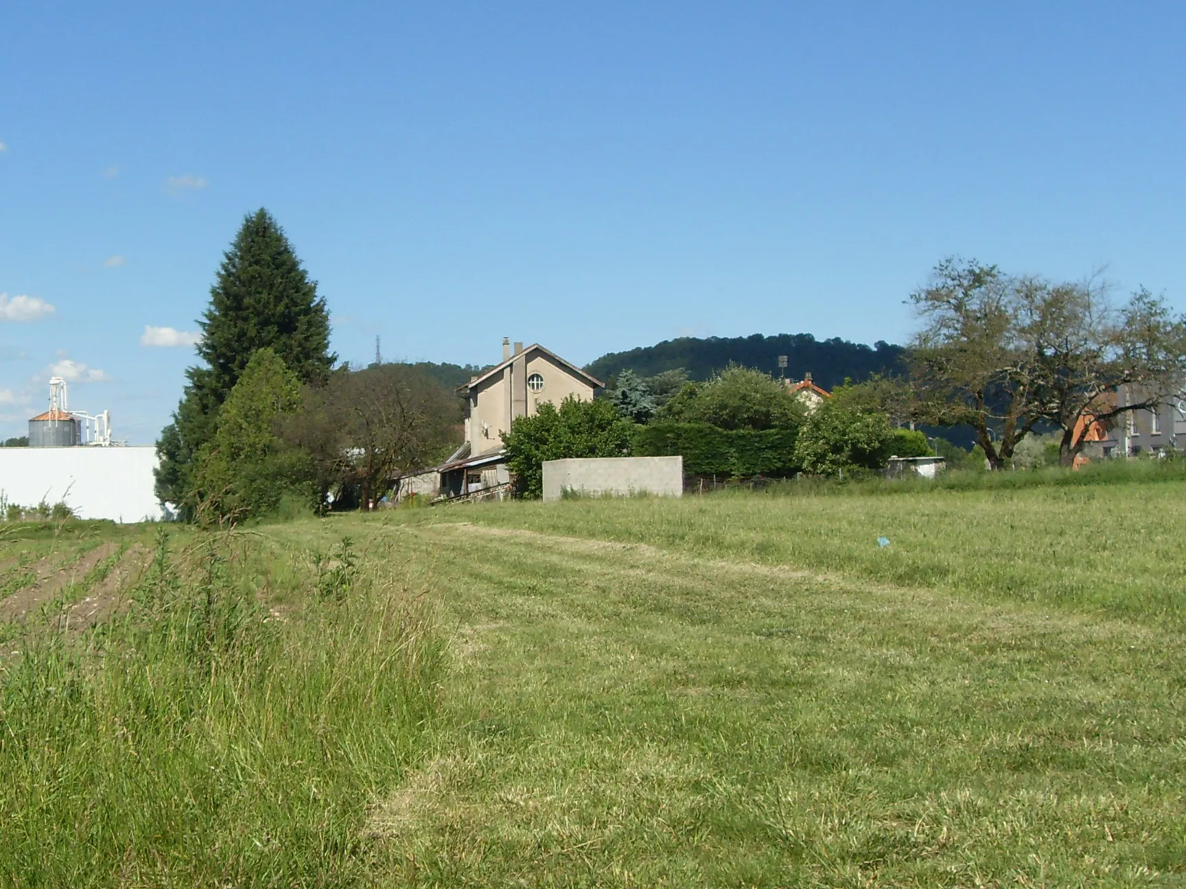 Photo showing: Ancienne gare de Saint-Savin, du Chemin de fer de l'Est de Lyon.