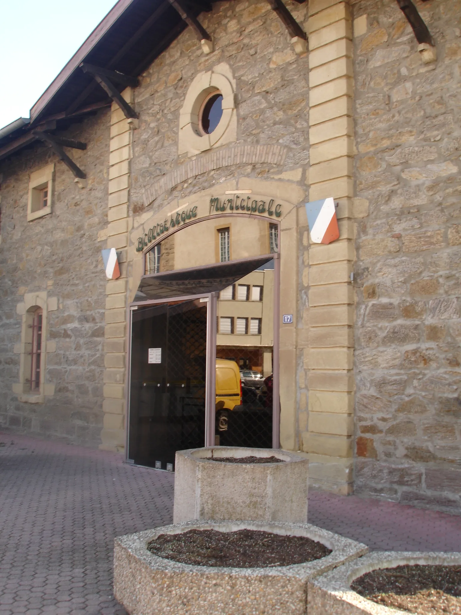 Photo showing: Saint-Symphorien-d'Ozon (69) : La bibliothèque