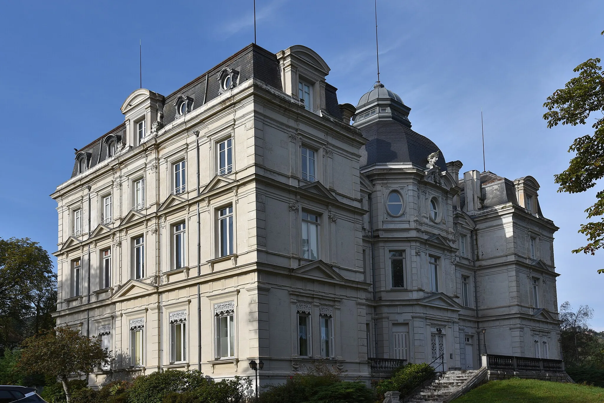 Photo showing: This building is indexed in the base Mérimée, a database of architectural heritage maintained by the French Ministry of Culture, under the reference PA00117492 .