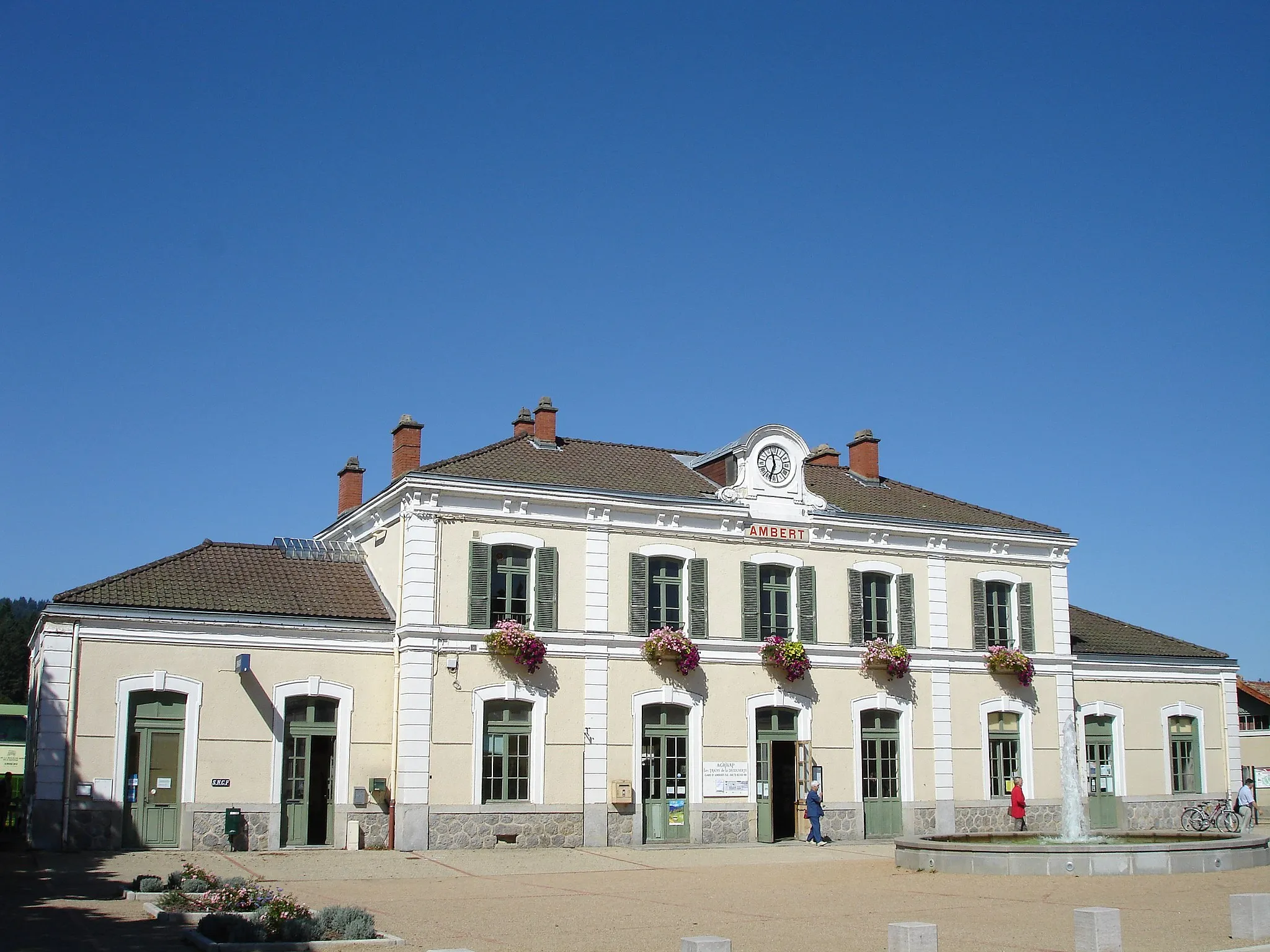 Photo showing: Bâtiment voyageurs de la gare d'Ambert en Auvergne.