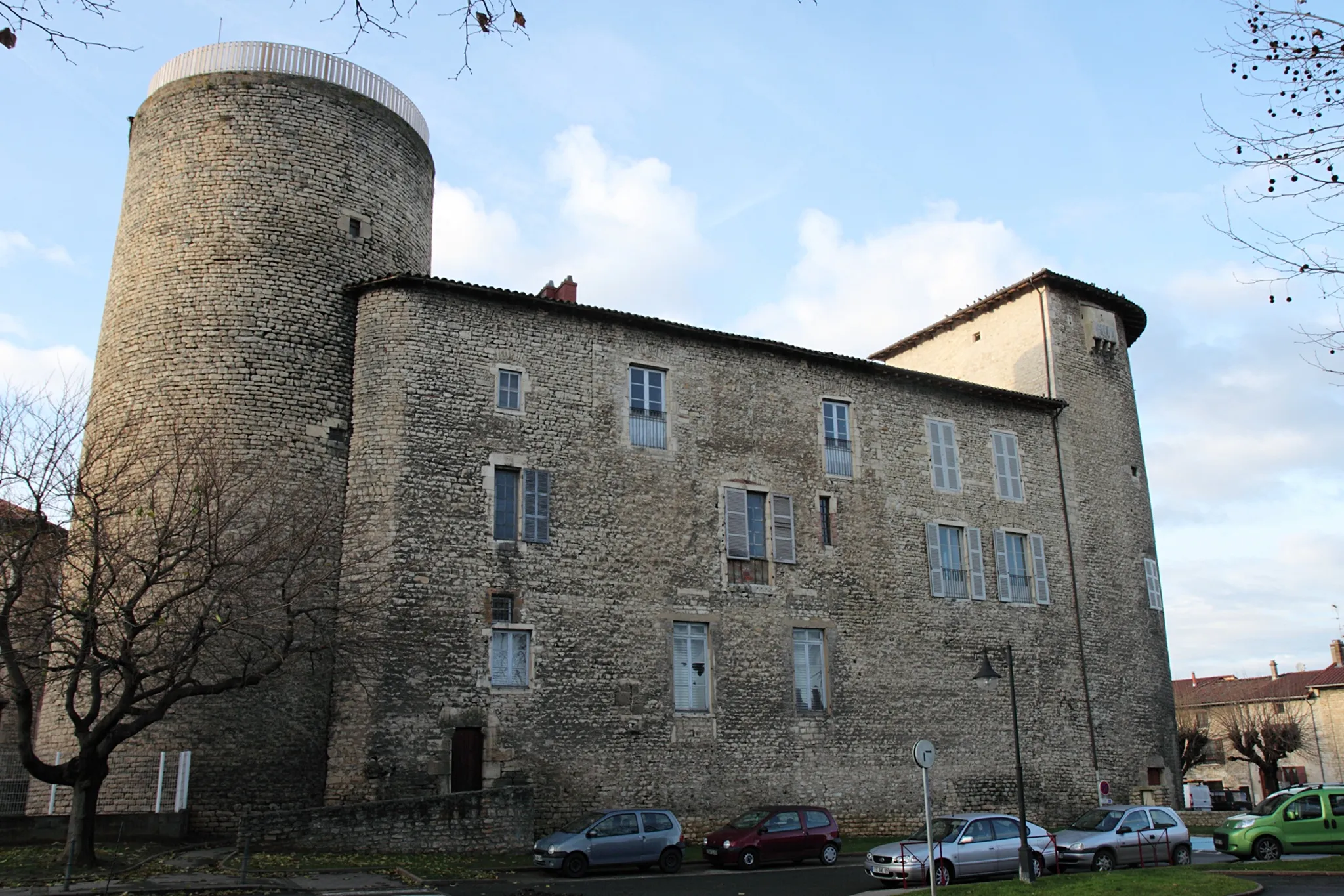 Photo showing: Château des Tours à Anse (Rhône), façade est