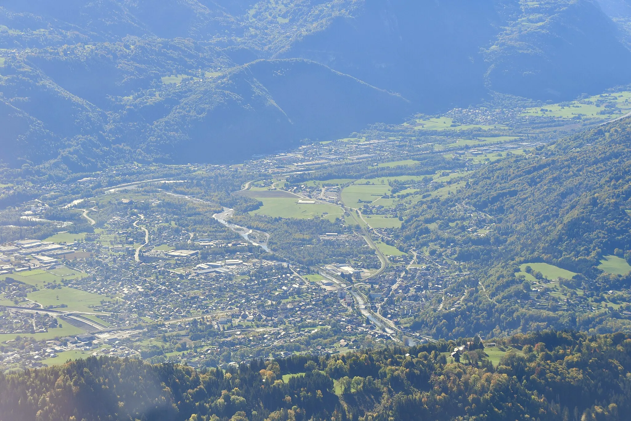 Photo showing: la commune de Marignier (France) vue du ciel.