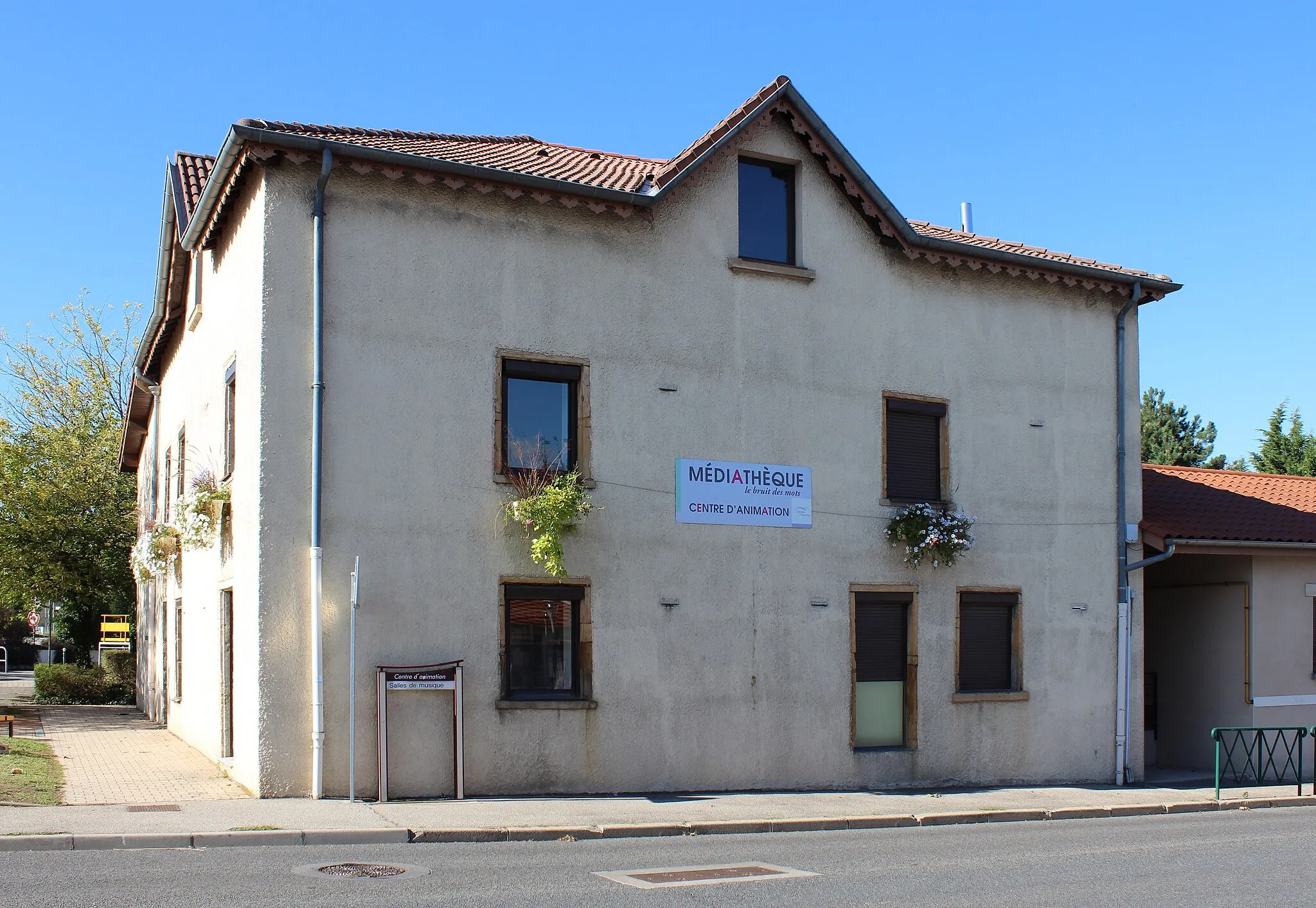Photo showing: Médiathèque de Grézieu-la-Varenne.