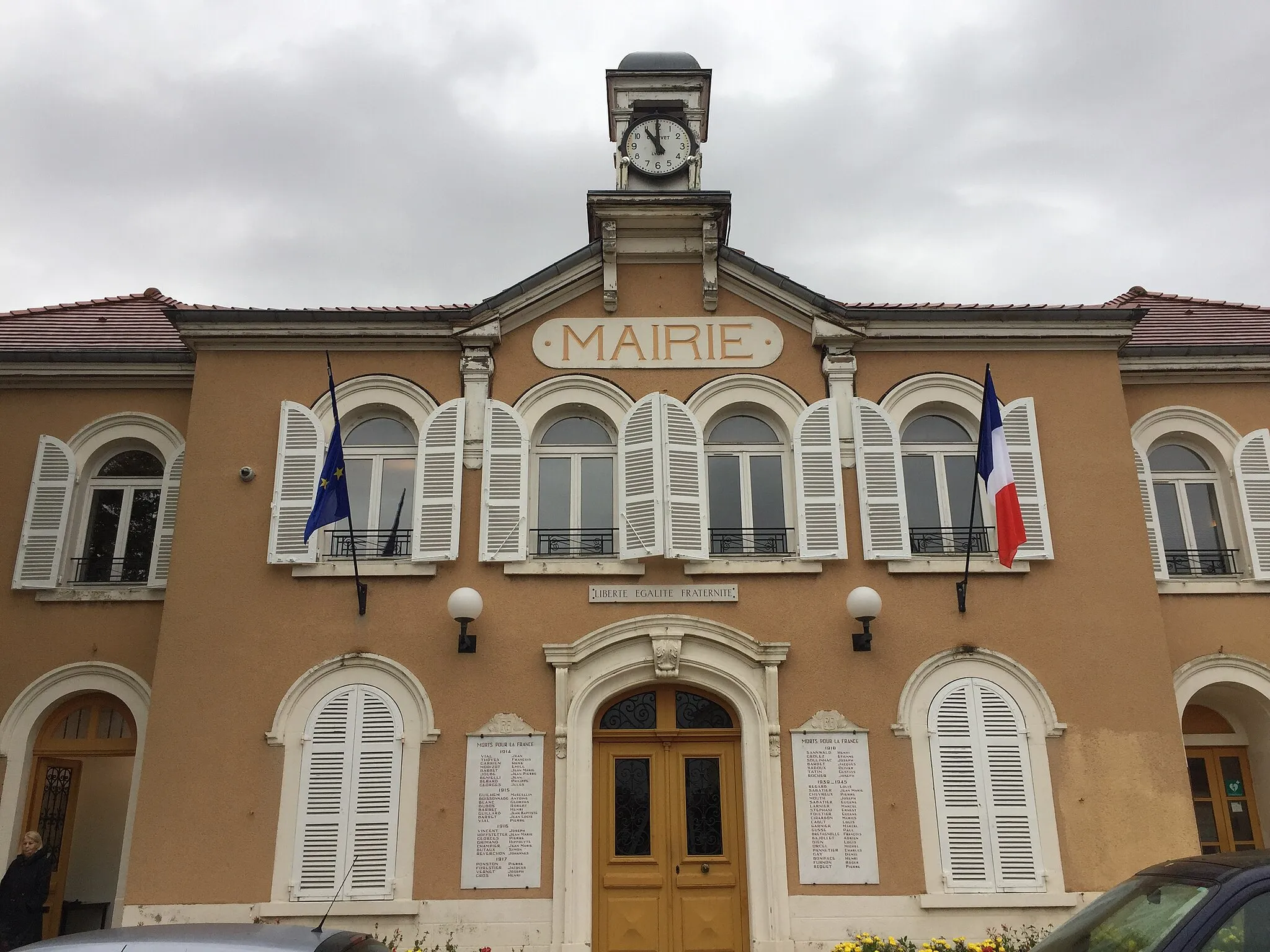 Photo showing: Mairie de Sathonay-Camp.