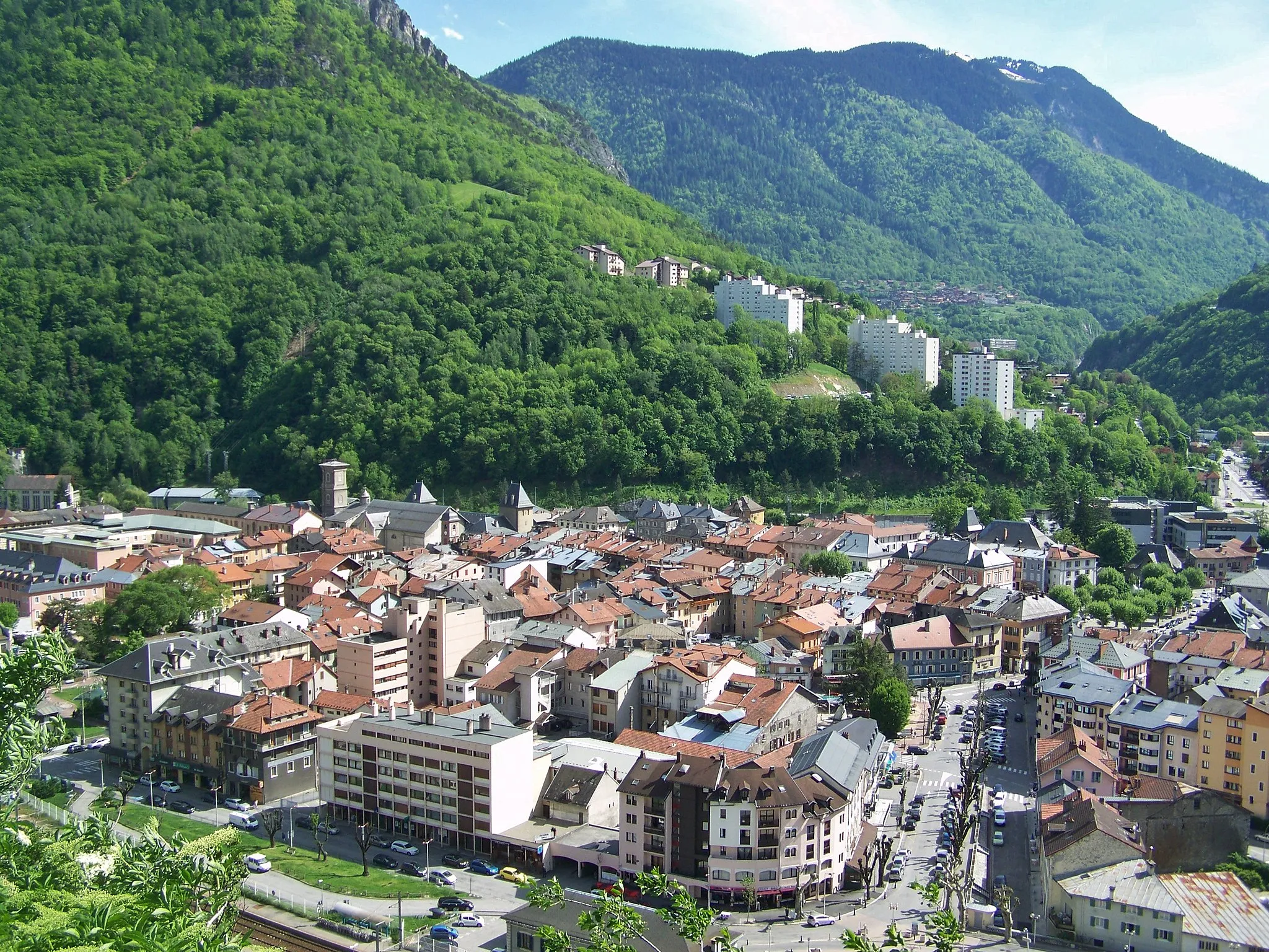 Photo showing: Panoramic view of the city of Moûtiers in Savoie, France.