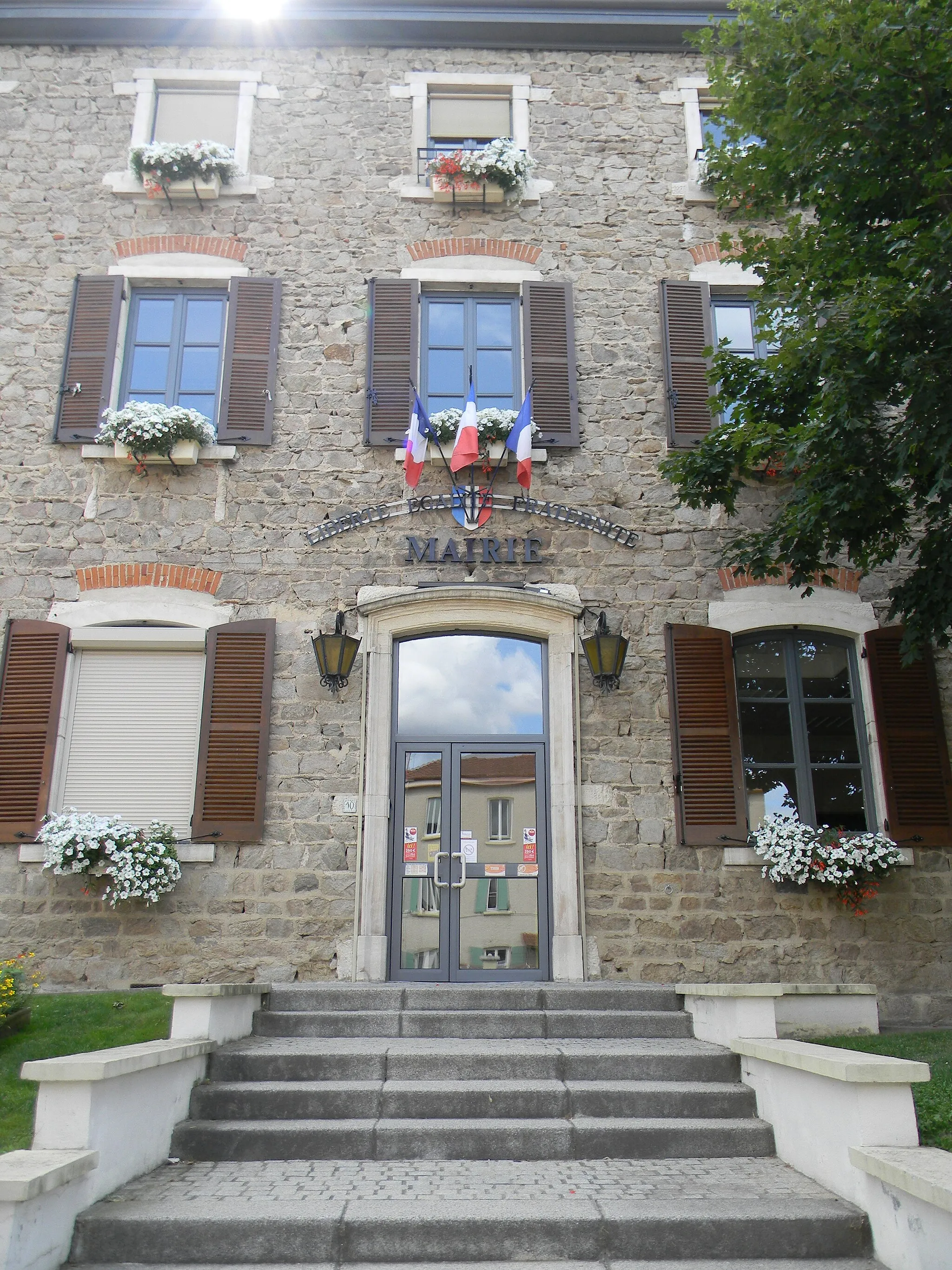 Photo showing: Mairie de Saint-Genis-les-Ollières.