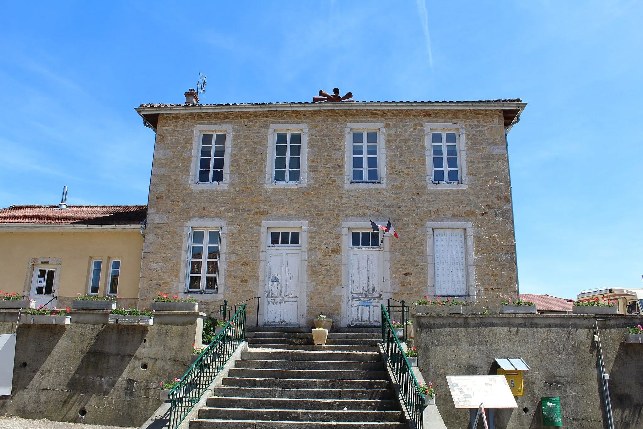 Photo showing: Mairie de Pirajoux.