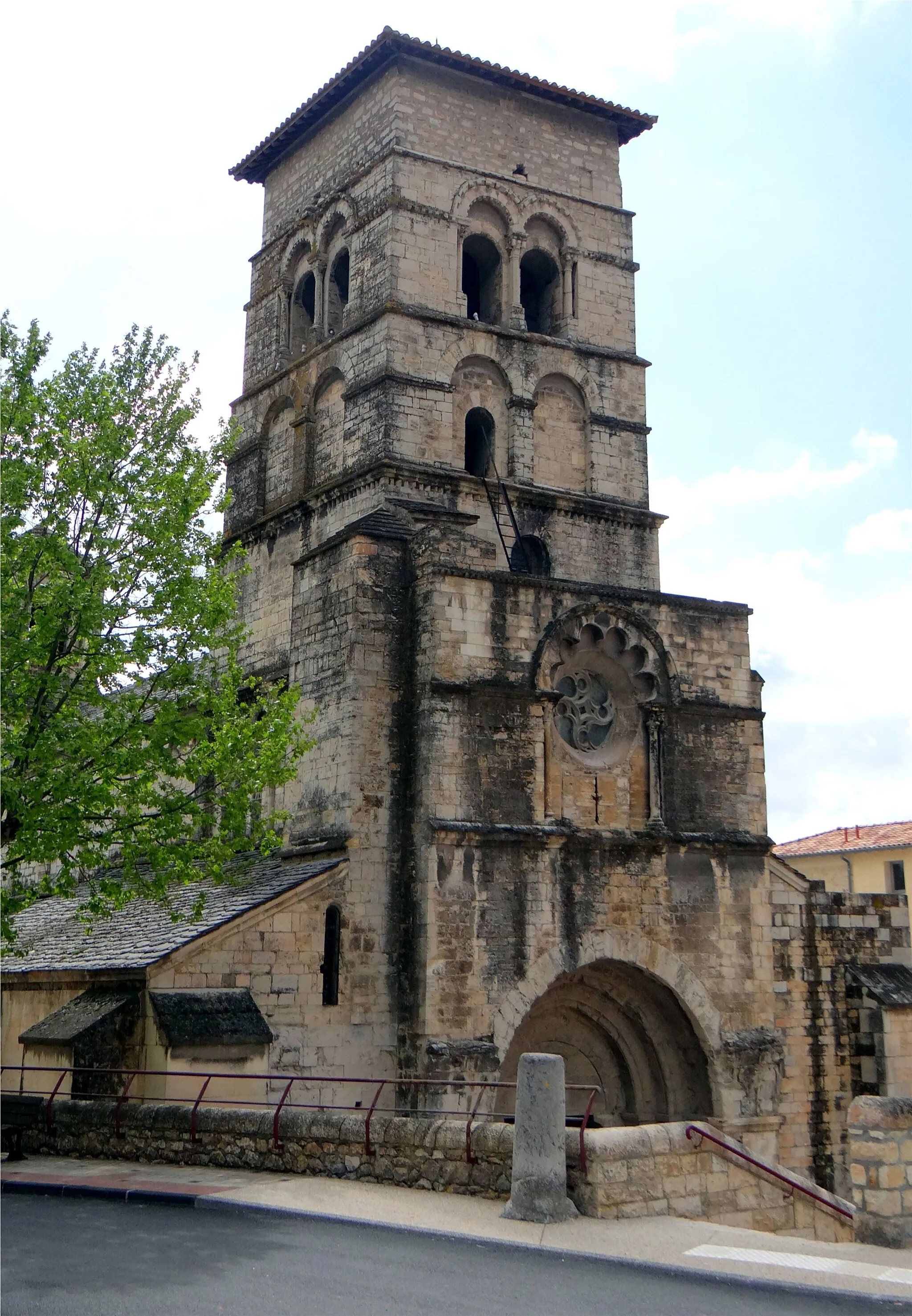 Photo showing: Abbaye de Cruas, Ardèche, France.