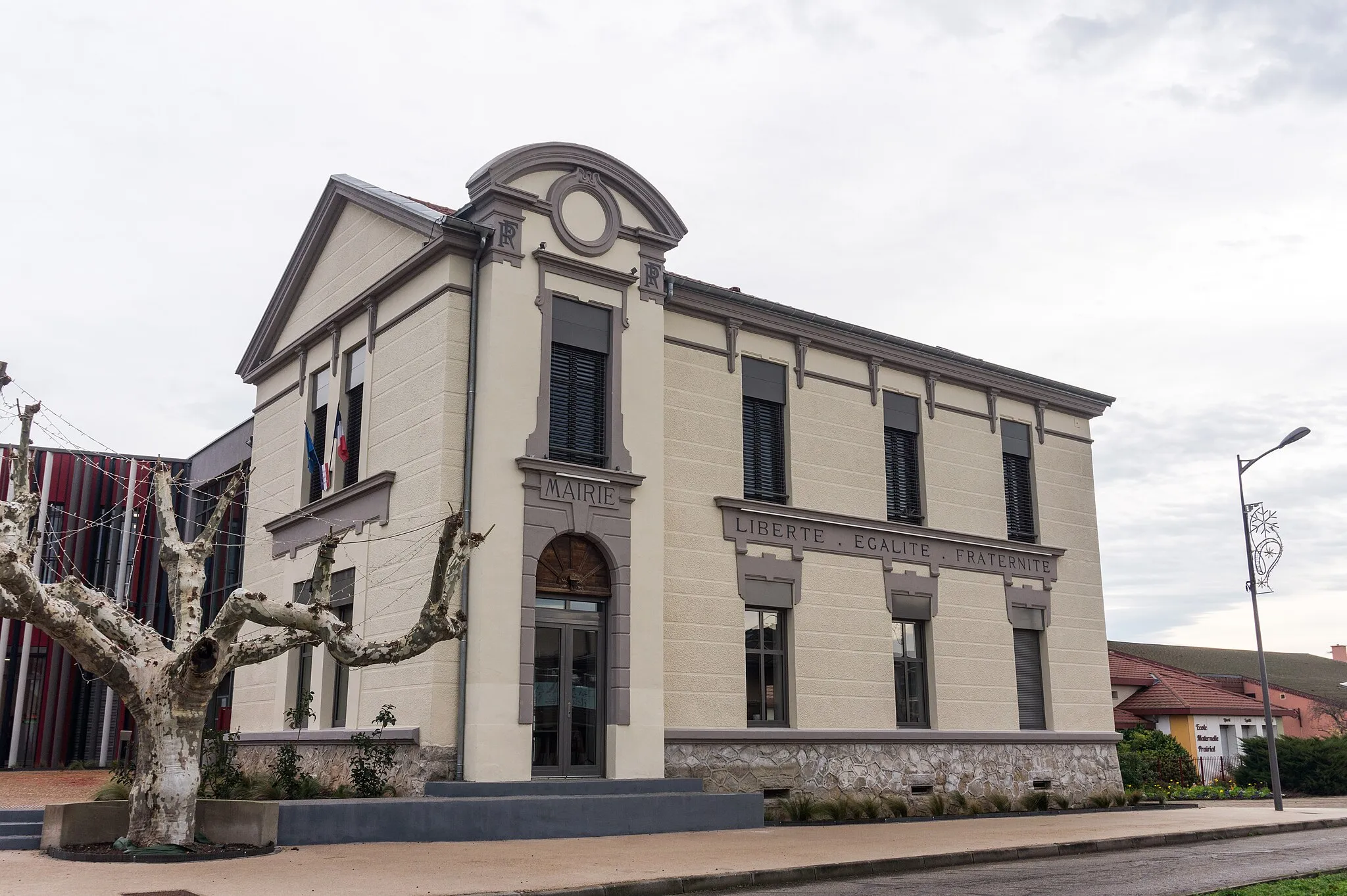 Photo showing: Mairie de Saint-Maurice-l'Exil