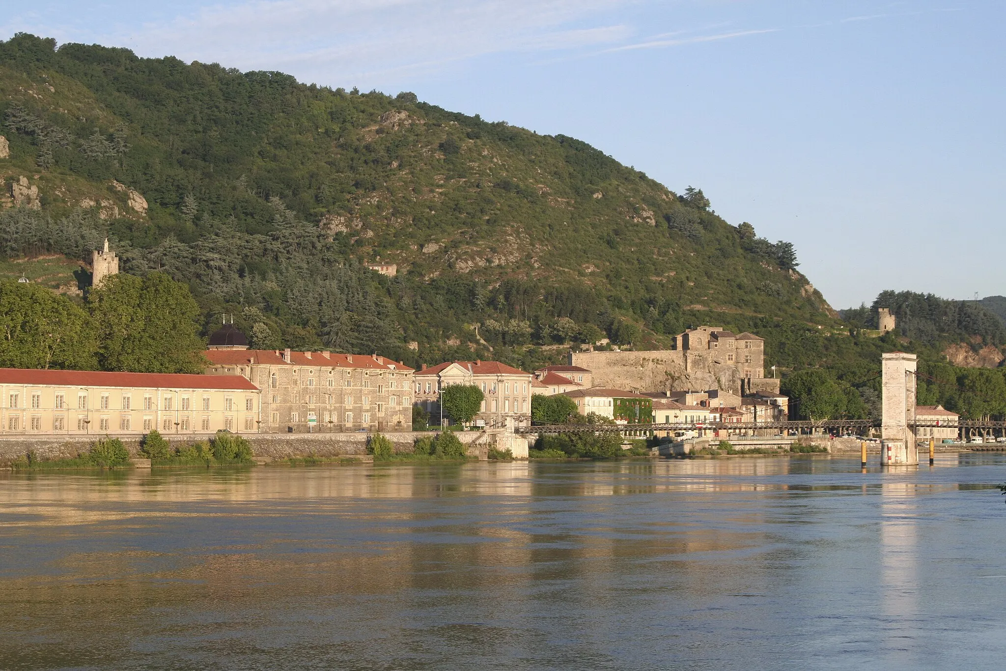 Photo showing: the castle of Tournon sur Rhone