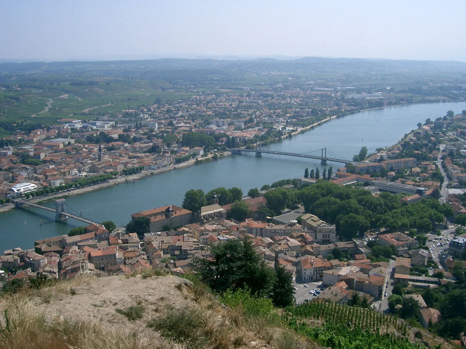 Photo showing: Tournon-sur-Rhône - Ardèche

self made PRA