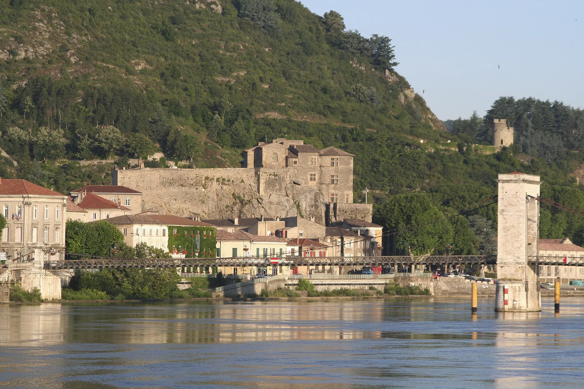 Photo showing: The castle of Tournon sur Rhône