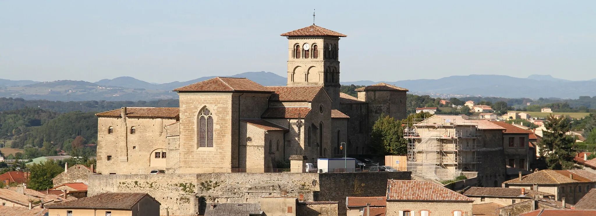 Photo showing: This building is en partie classé, en partie inscrit au titre des monuments historiques de la France. It is indexed in the base Mérimée, a database of architectural heritage maintained by the French Ministry of Culture, under the references PA00117049 and PA00117048 .