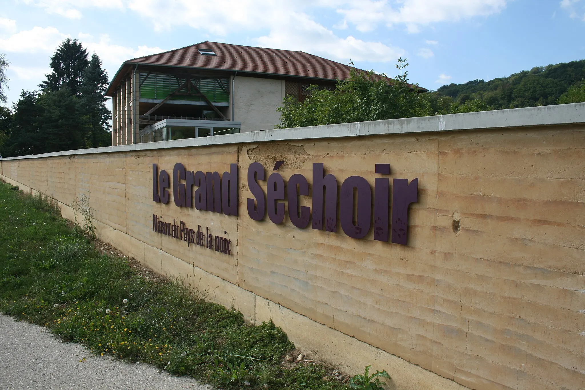 Photo showing: Le grand séchoir Vinay Isère, Maison du pays de la noix, http://www.legrandsechoir.fr/