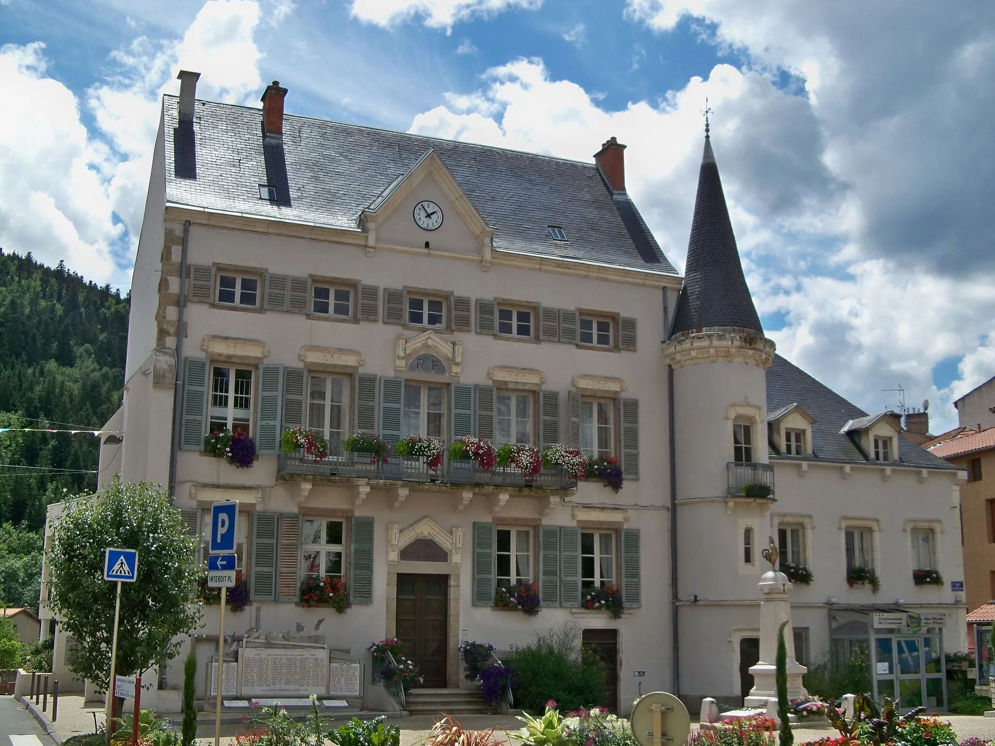 Photo showing: Mairie Bourg Argental