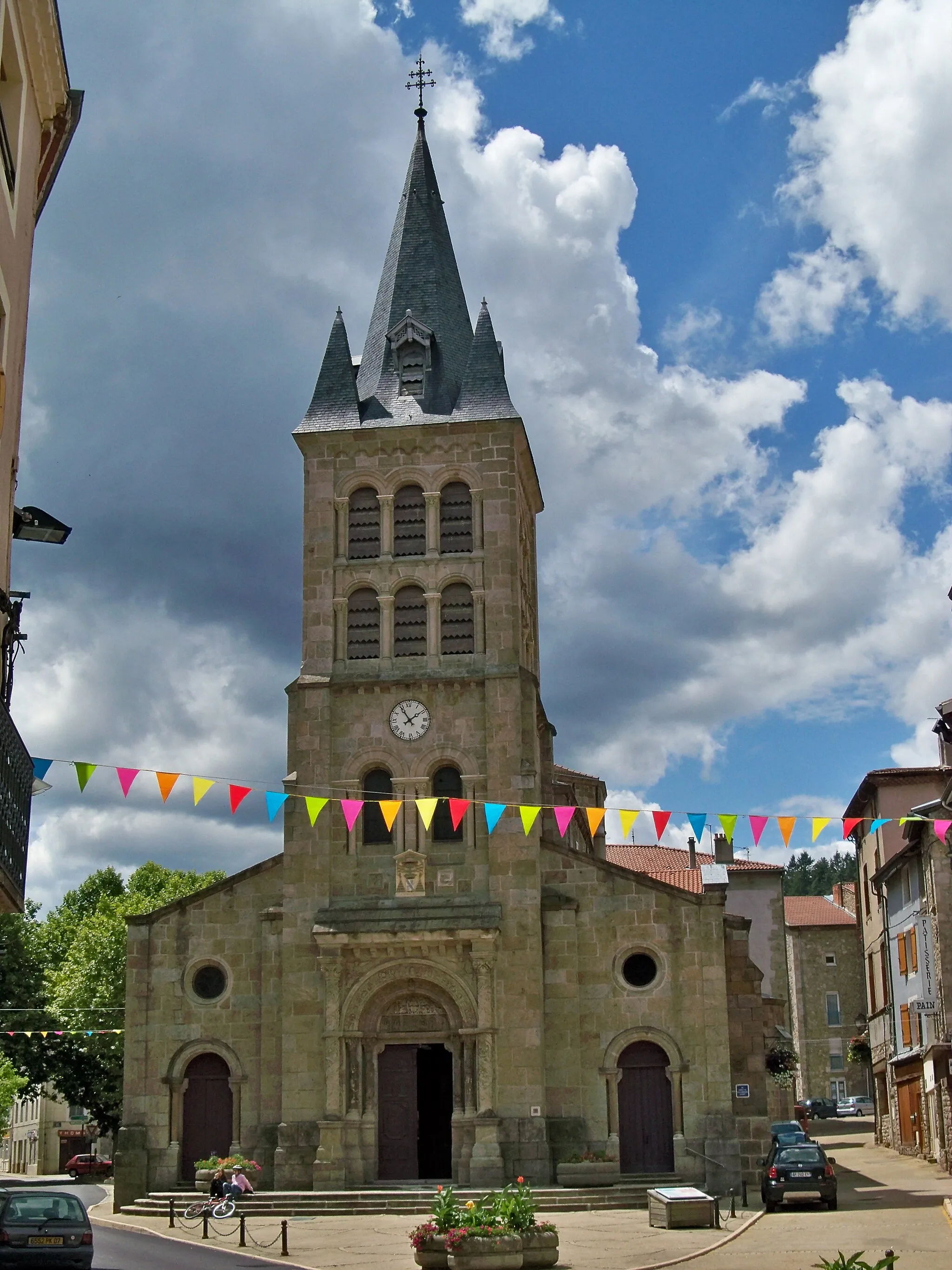 Photo showing: Facade Église Saint-André (Bourg-Argental)