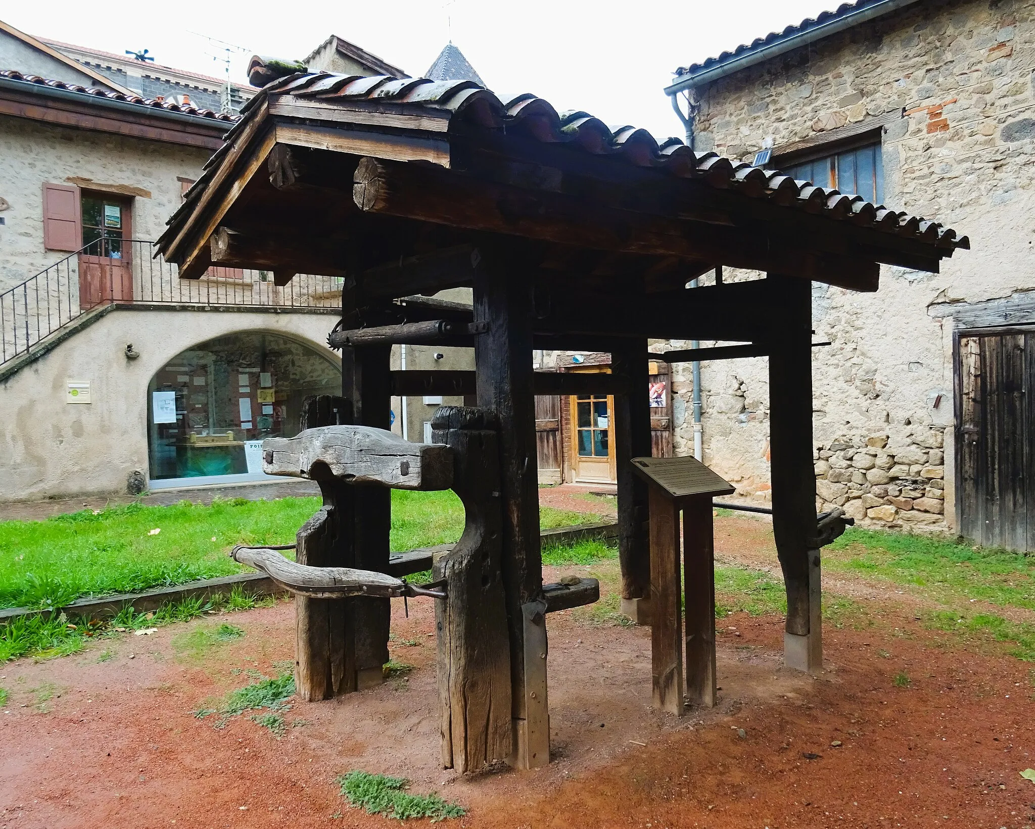 Photo showing: atelier de ferrage des boeufs