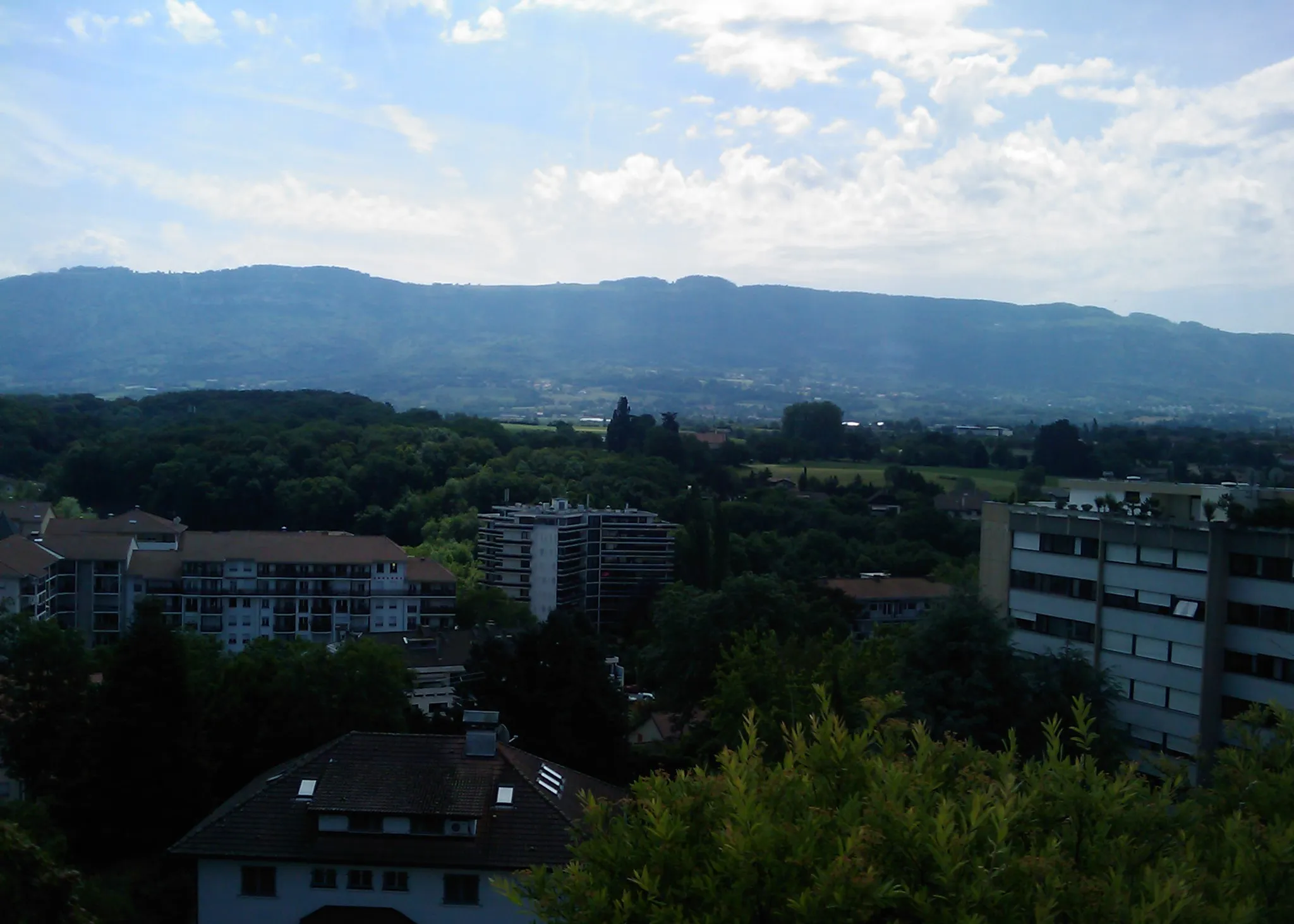 Photo showing: Vue sur le Salève depuis Saint-Julien-en-Genevois.