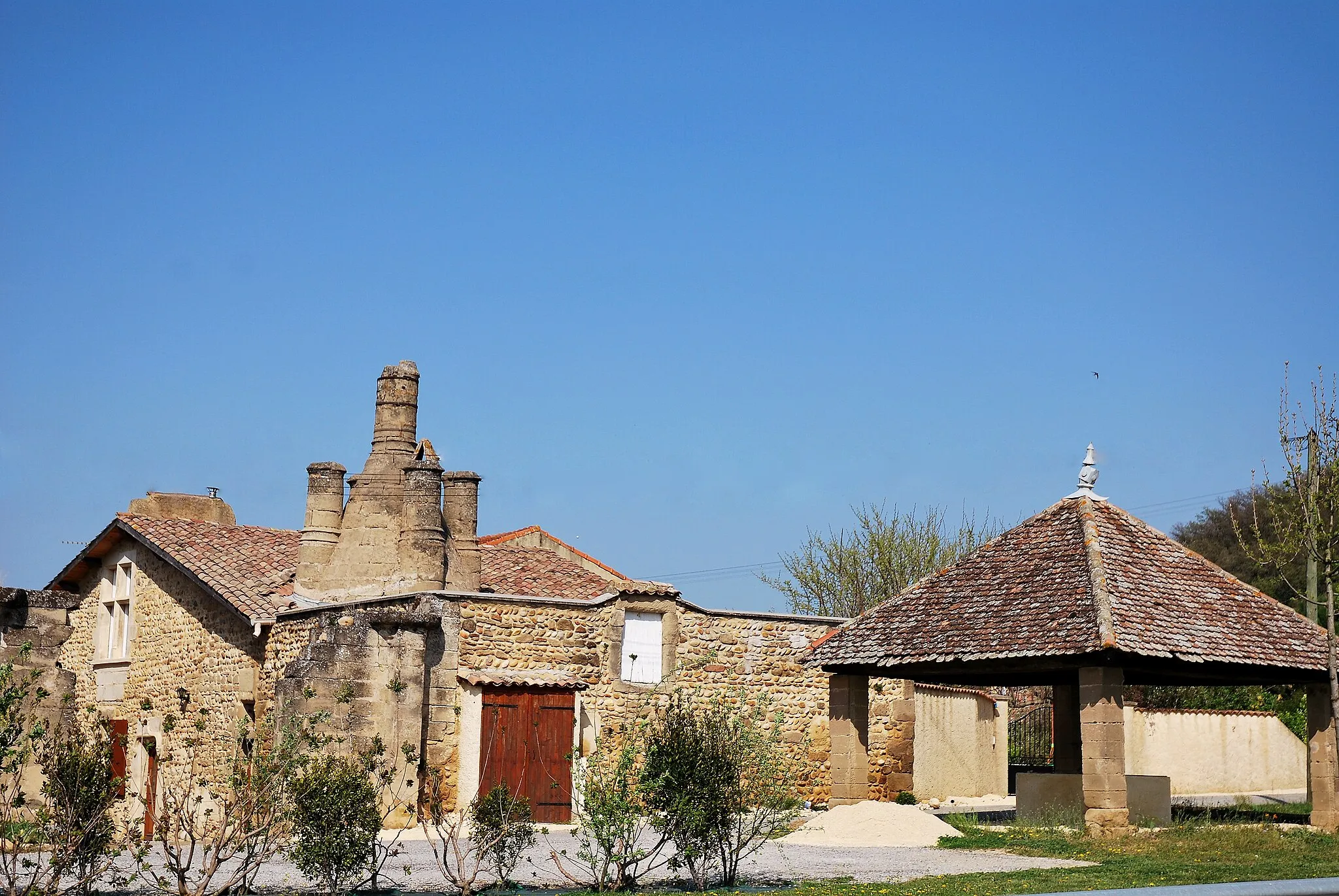 Photo showing: vieille cheminée de cuisine