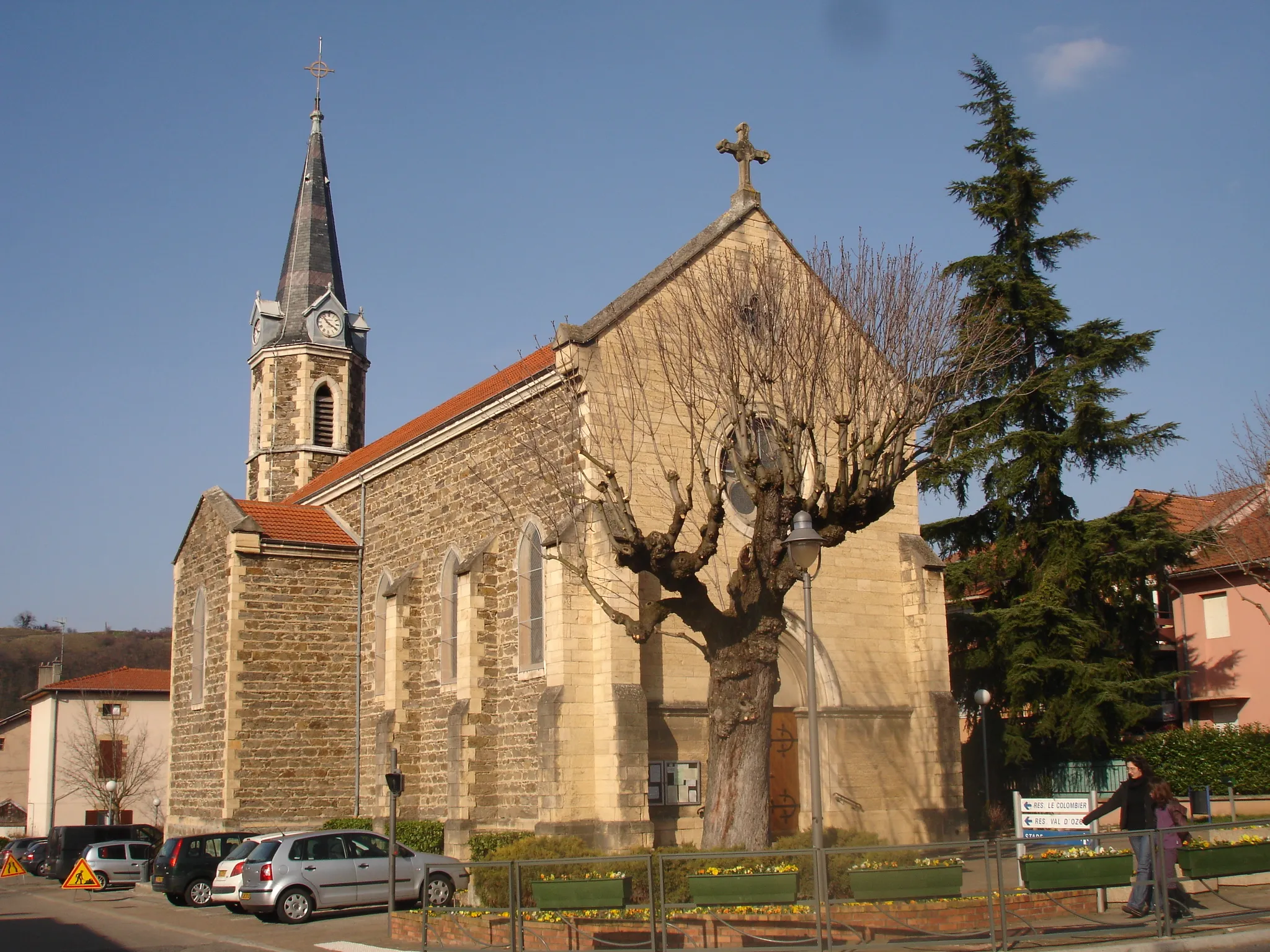 Photo showing: Sérézin-du-Rhône : l'église vue générale