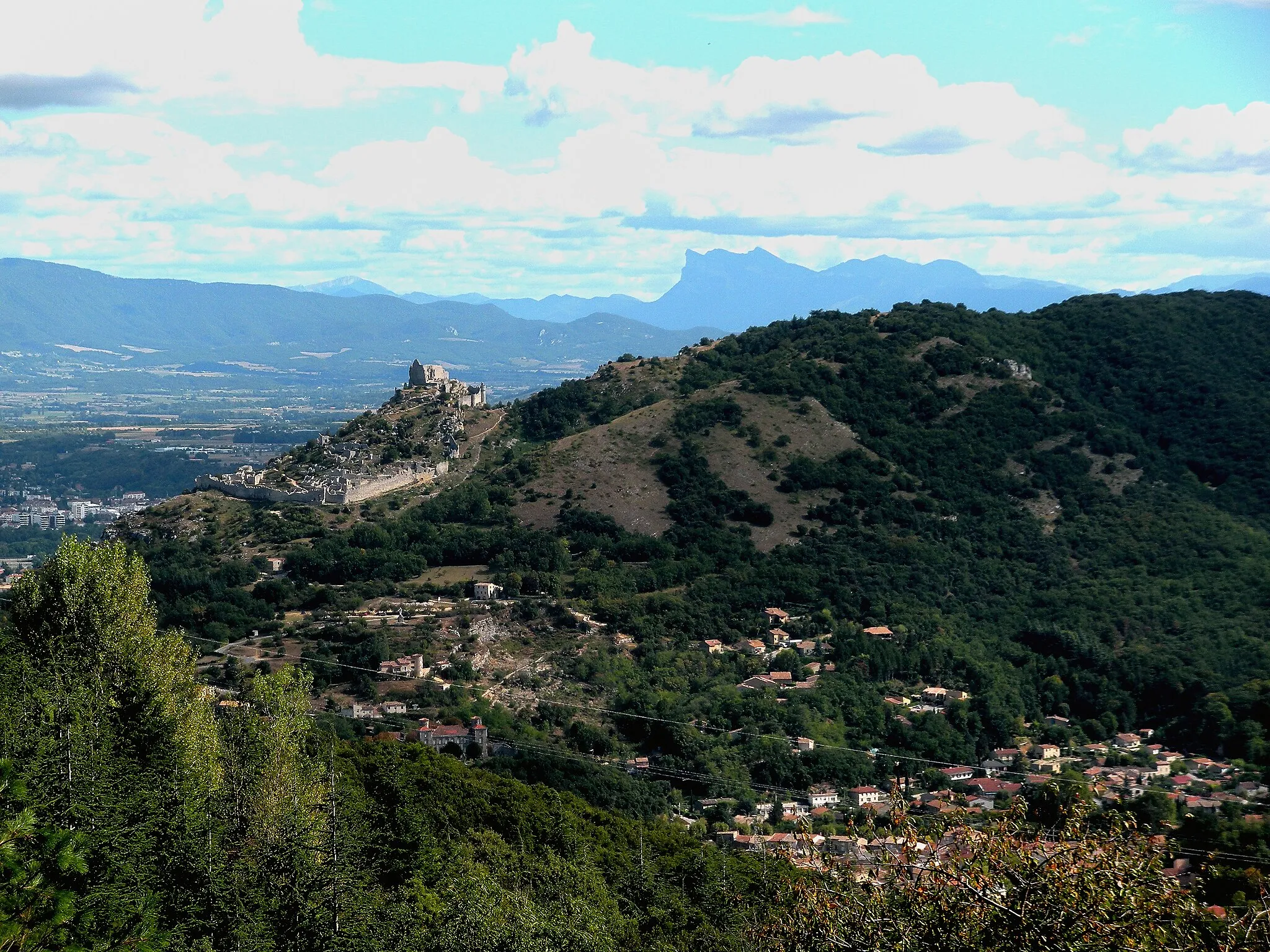 Photo showing: vue sur le château de Crussol