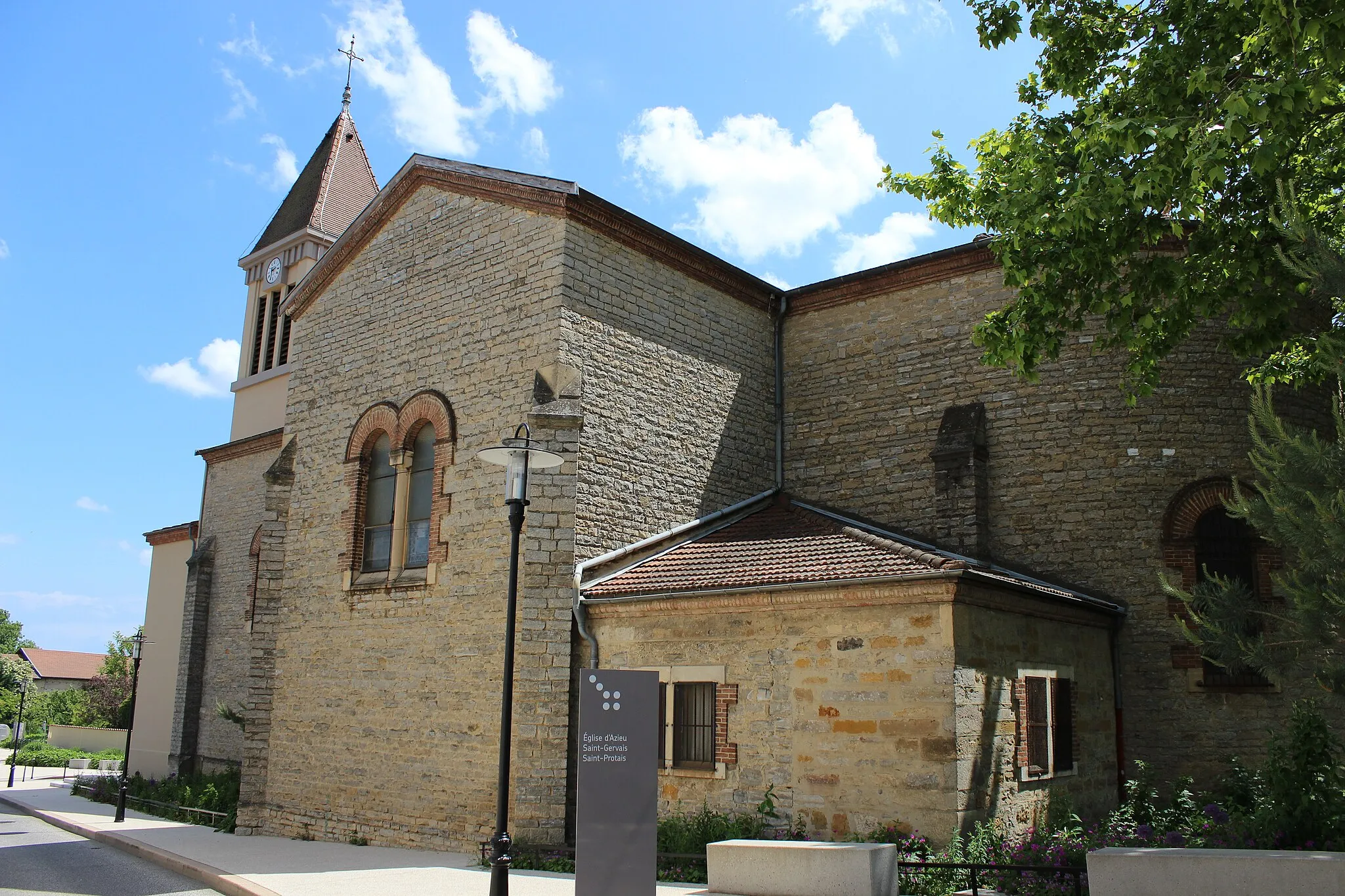 Photo showing: Église saint Gervais et saint Protais d'Azieu, à Genas.