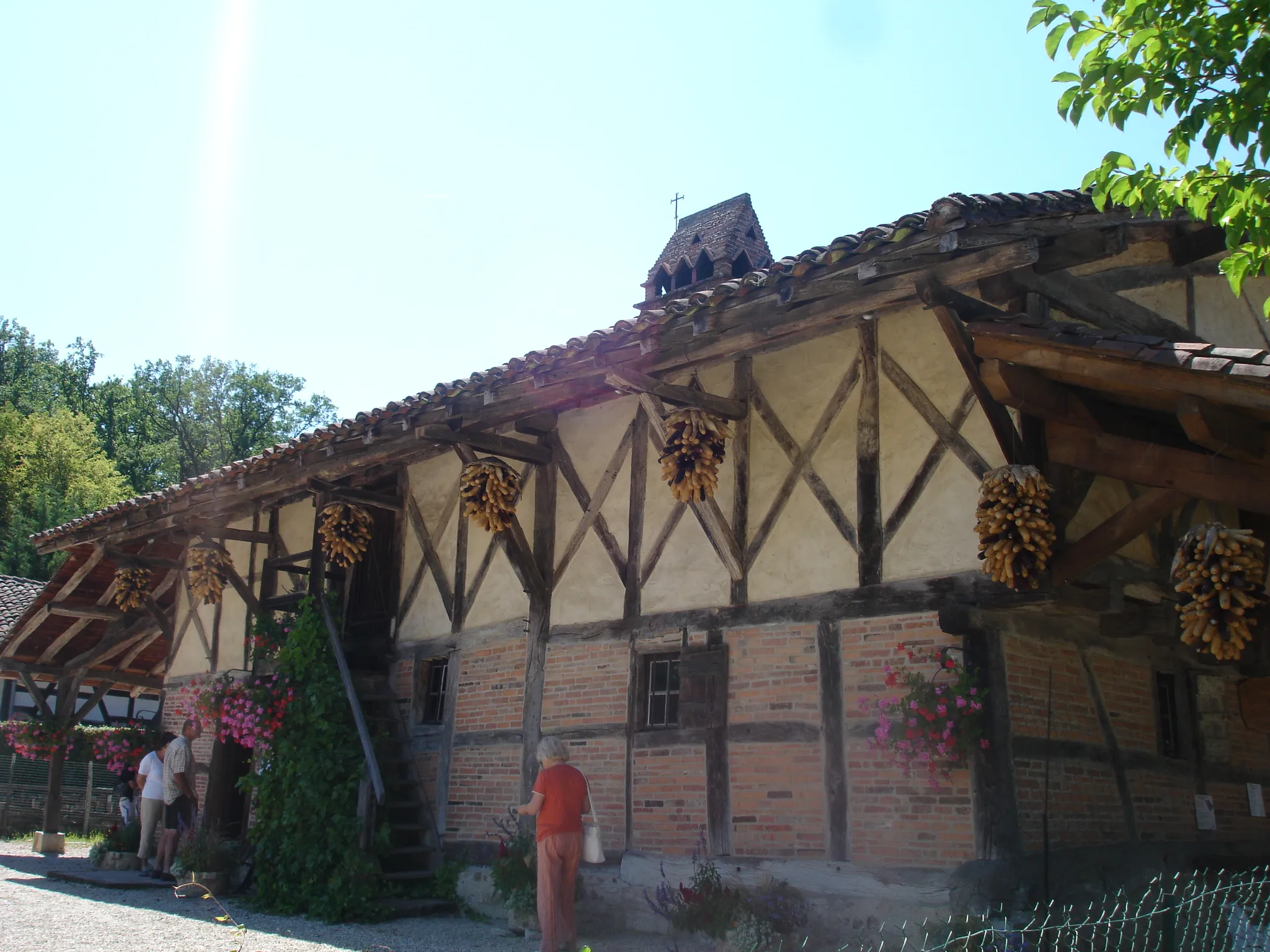 Photo showing: Ferme typique incluse dans l'espace des pays de Bresse à Saint-Etienne-du-Bois (Ain)