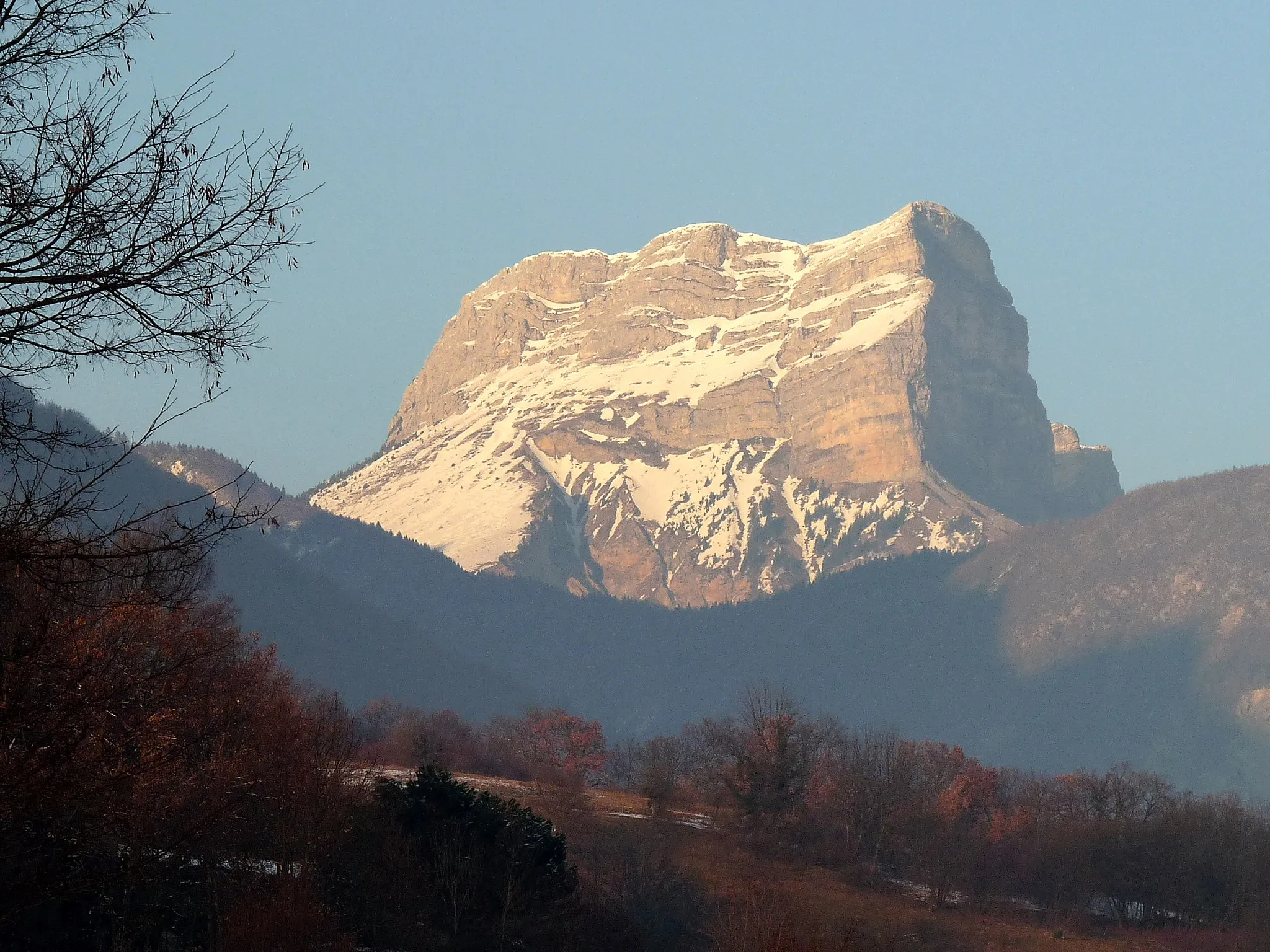 Photo showing: Dent de Crolles shot before sunset from Biviers, France