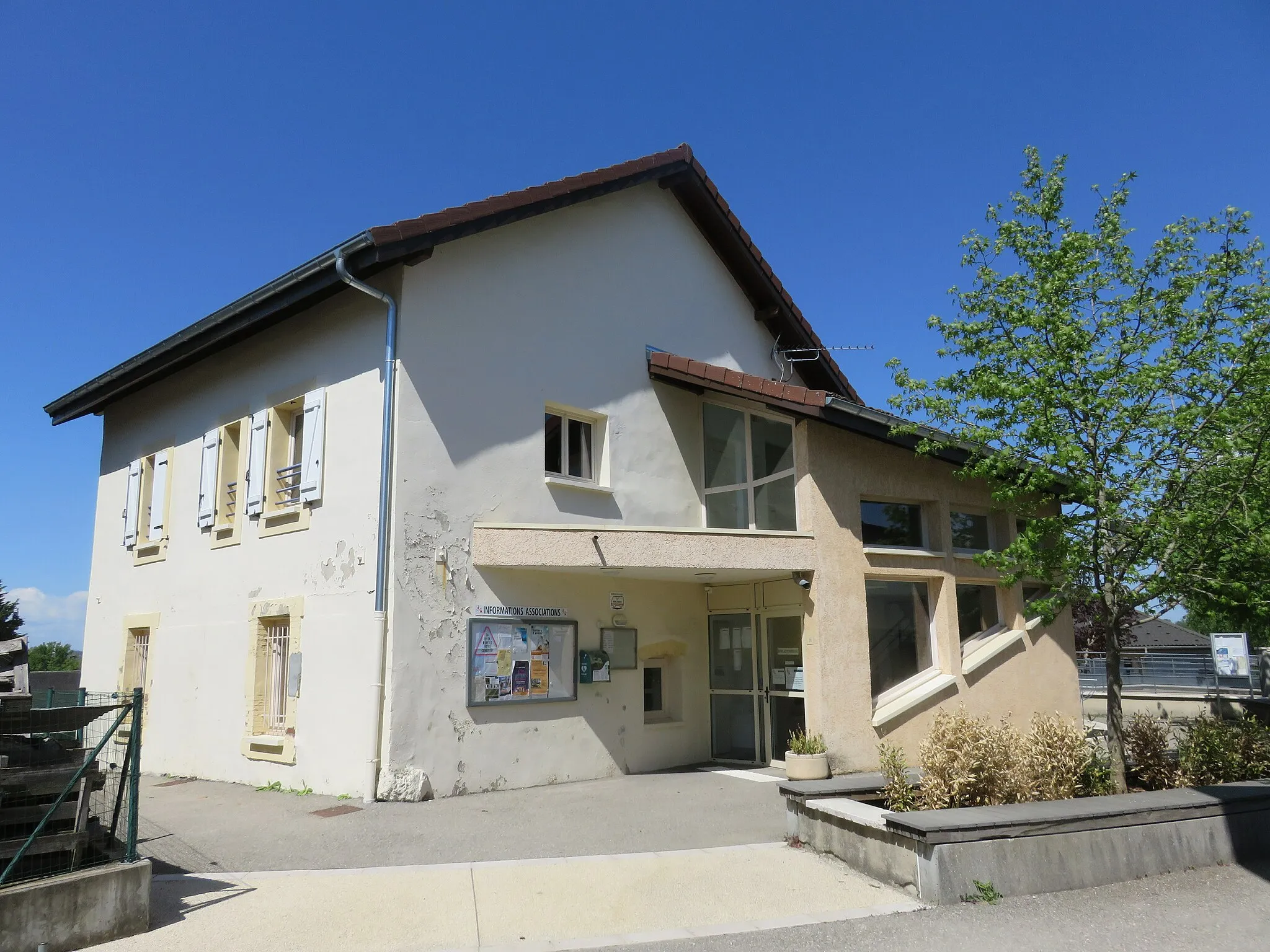 Photo showing: La garderie et la bibliothèque (Marcellaz-Albanais, France) le 22 avril 2020.