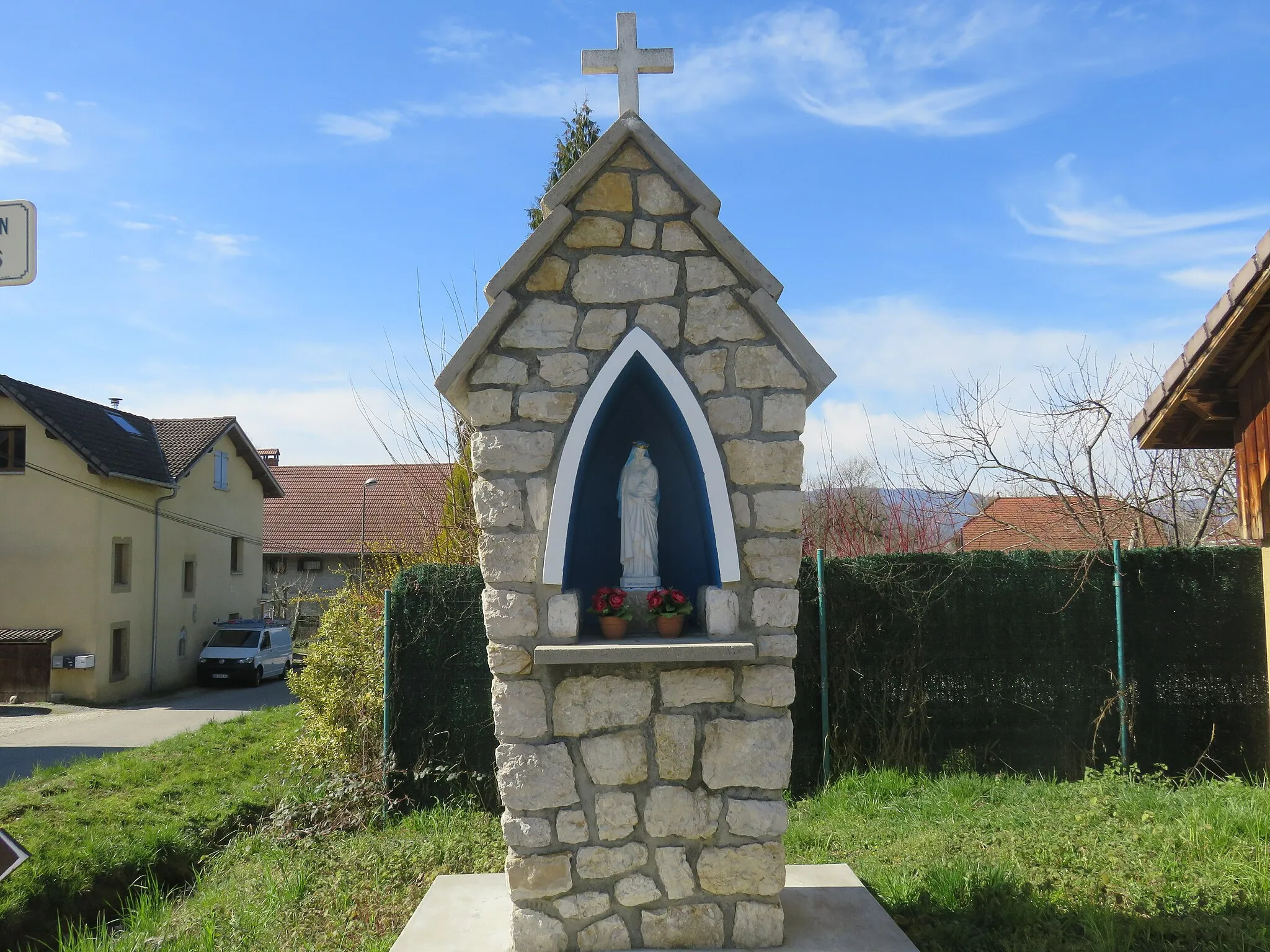 Photo showing: Un oratoire dédié à Notre-Dame de la Sagesse (Marcellaz-Albanais, France) le 8 mars 2020.