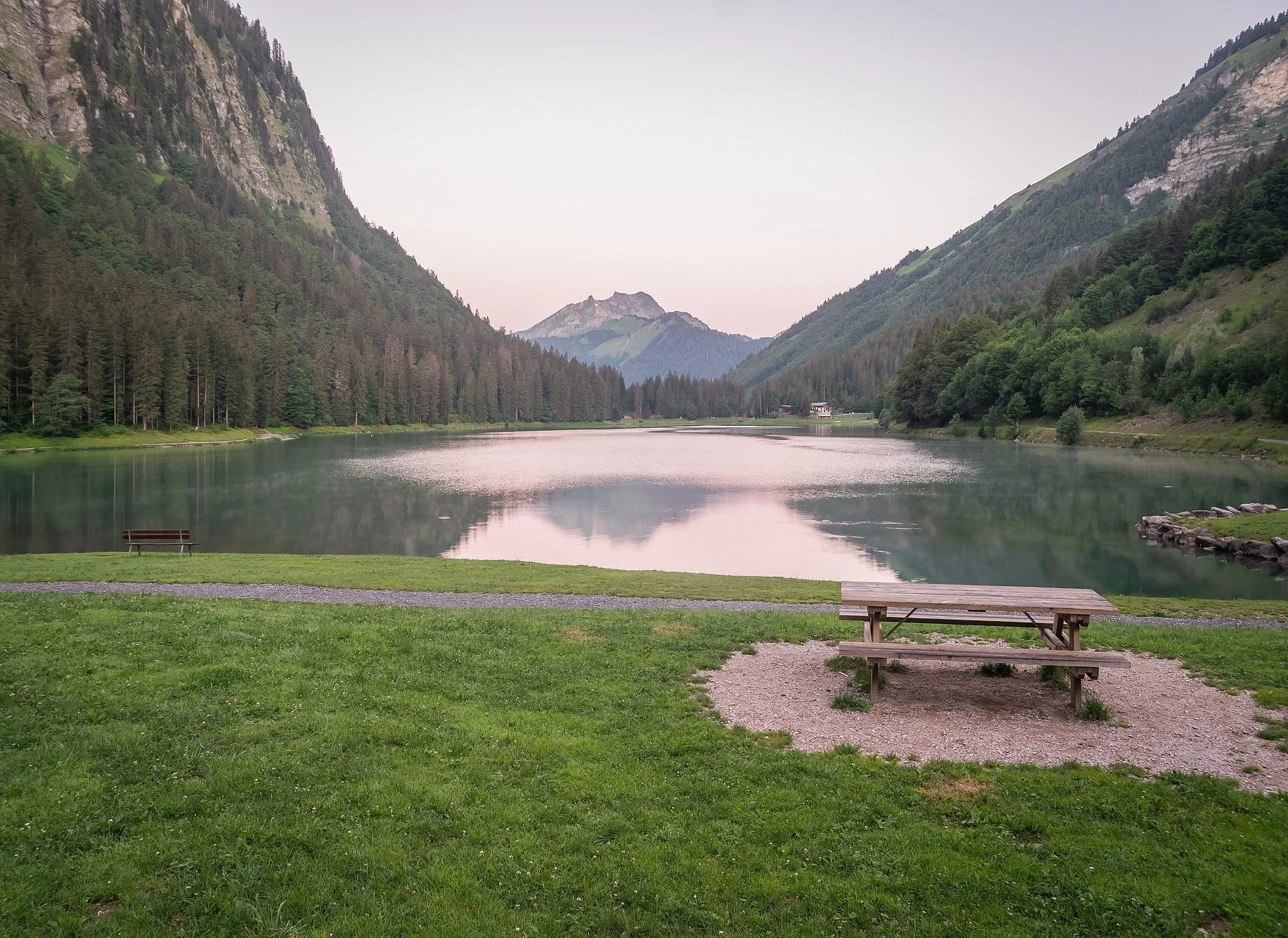 Photo showing: Lac de Montriond in commune of Montriond, Haute-Savoie, France