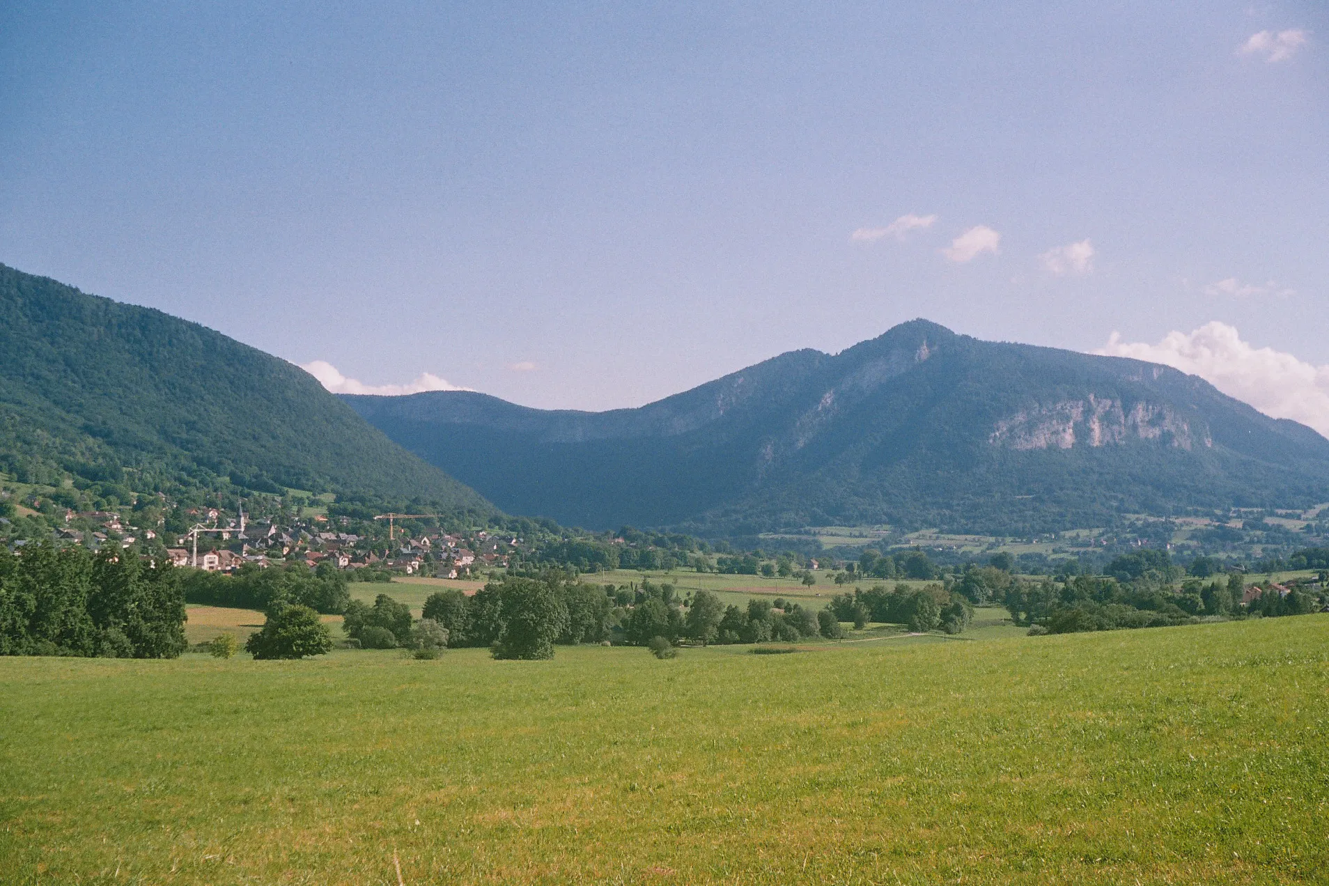 Photo showing: Gruffy village (Haute-Savoie, France) and the surrounding area